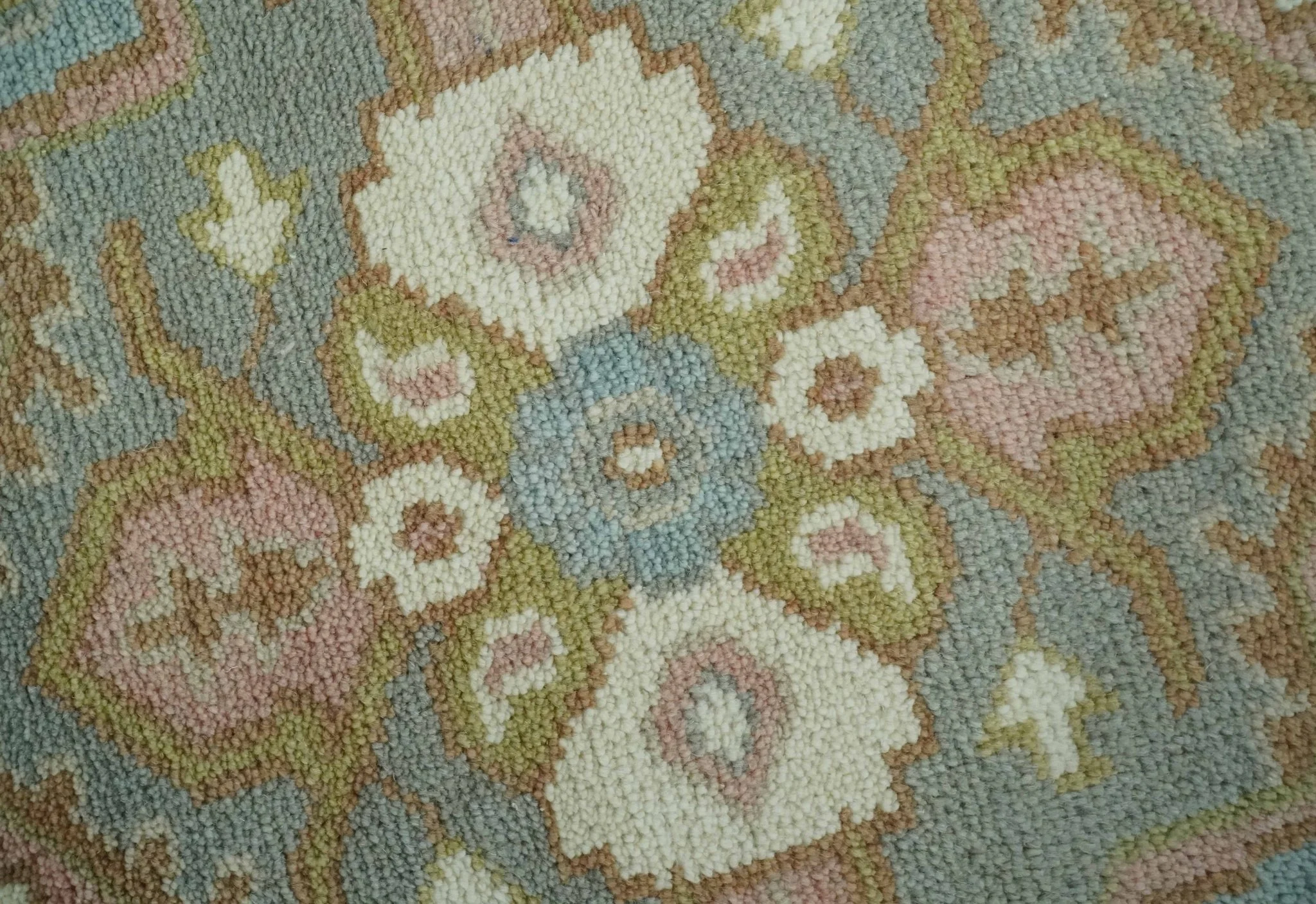 Antique Style Traditional Heriz Gray, Ivory, Peach and Olive Hand Knotted Multi Size wool Area Rug - Image 4