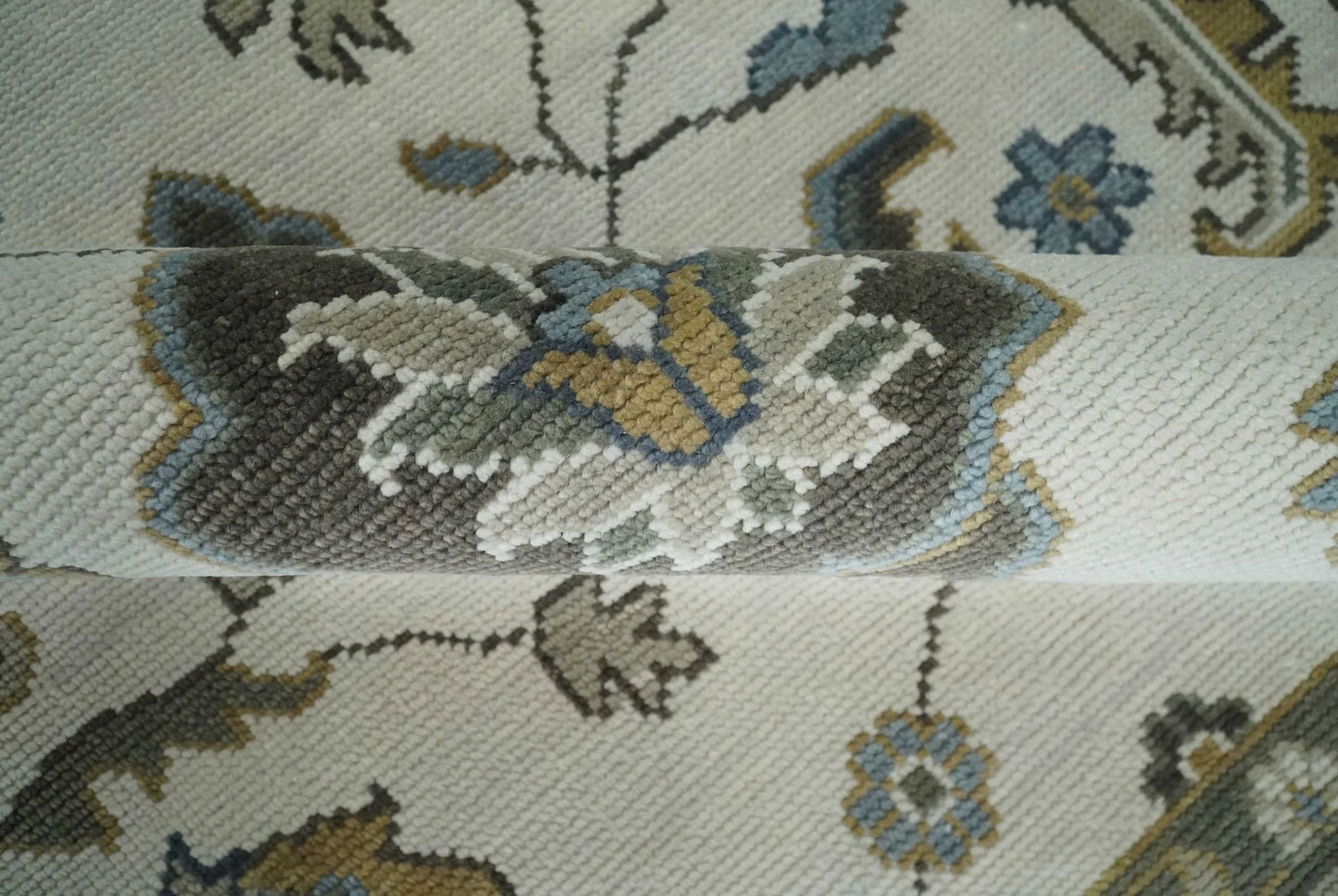 Traditional Ivory and Beige Hand Knotted Oriental Oushak Wool Area Rug - Image 6