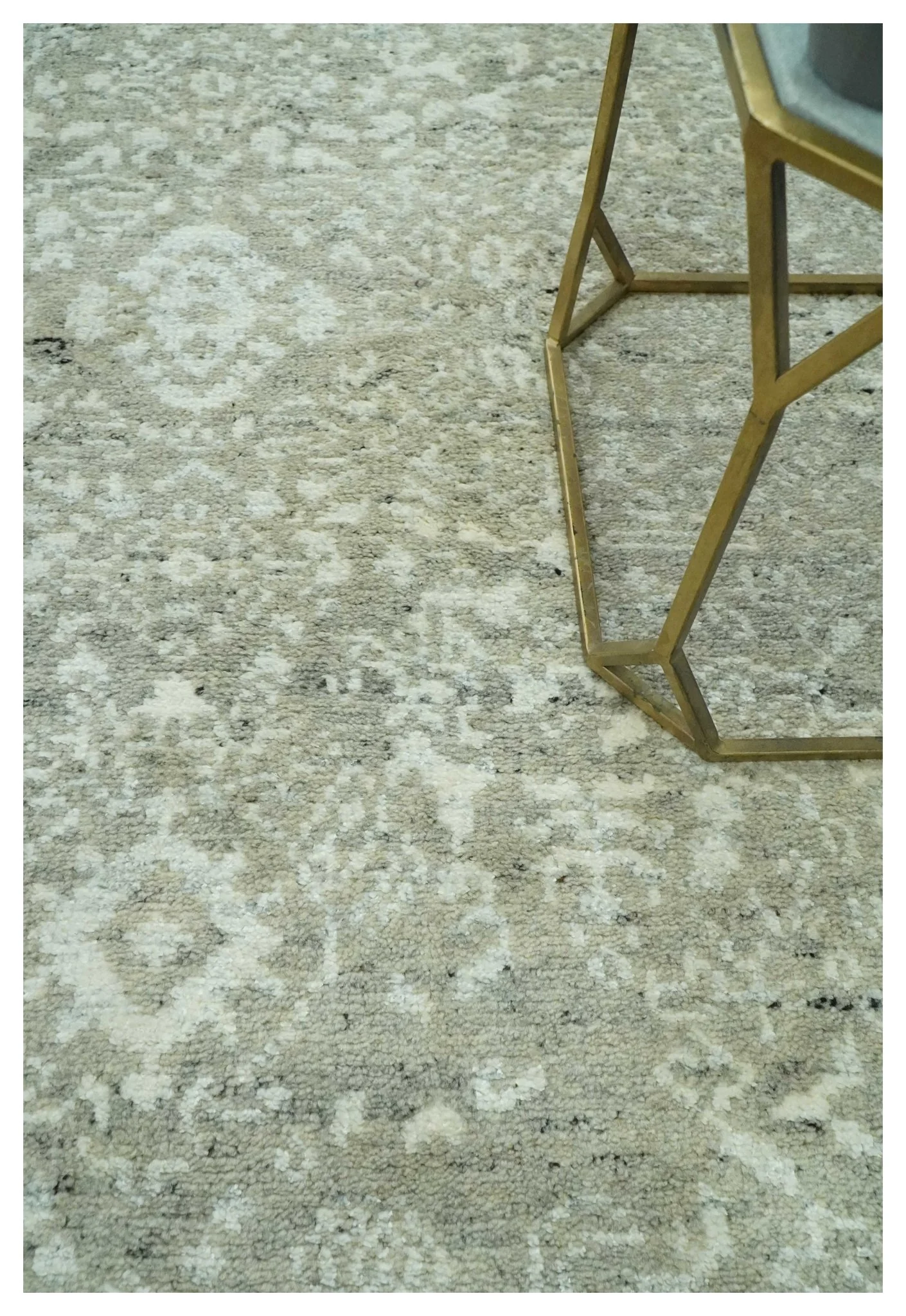 Antique style Ivory and Beige Hand Knotted Traditional Design 5x8 wool Area Rug - Image 2