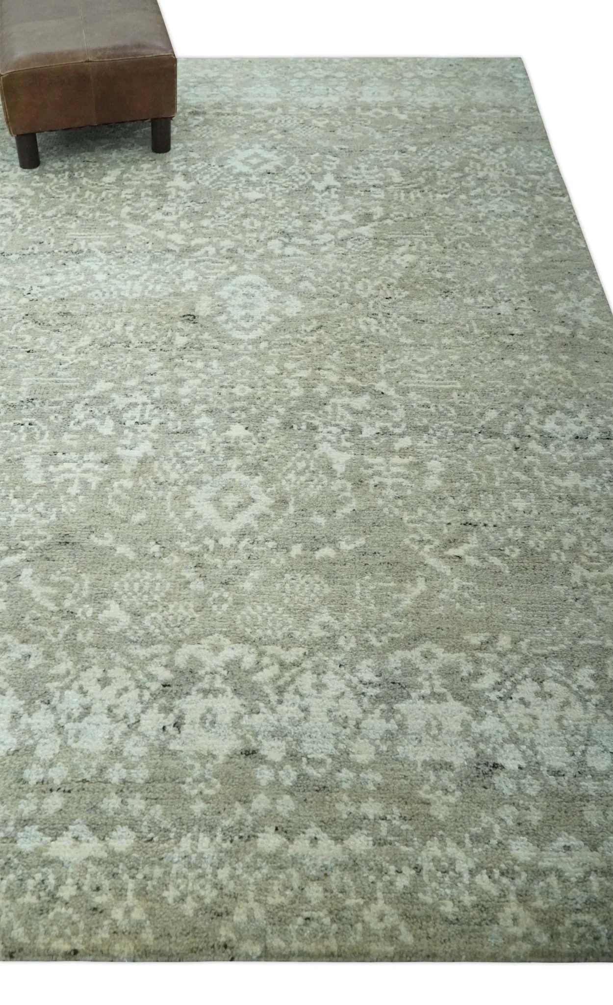Antique style Ivory and Beige Hand Knotted Traditional Design 5x8 wool Area Rug - Image 3