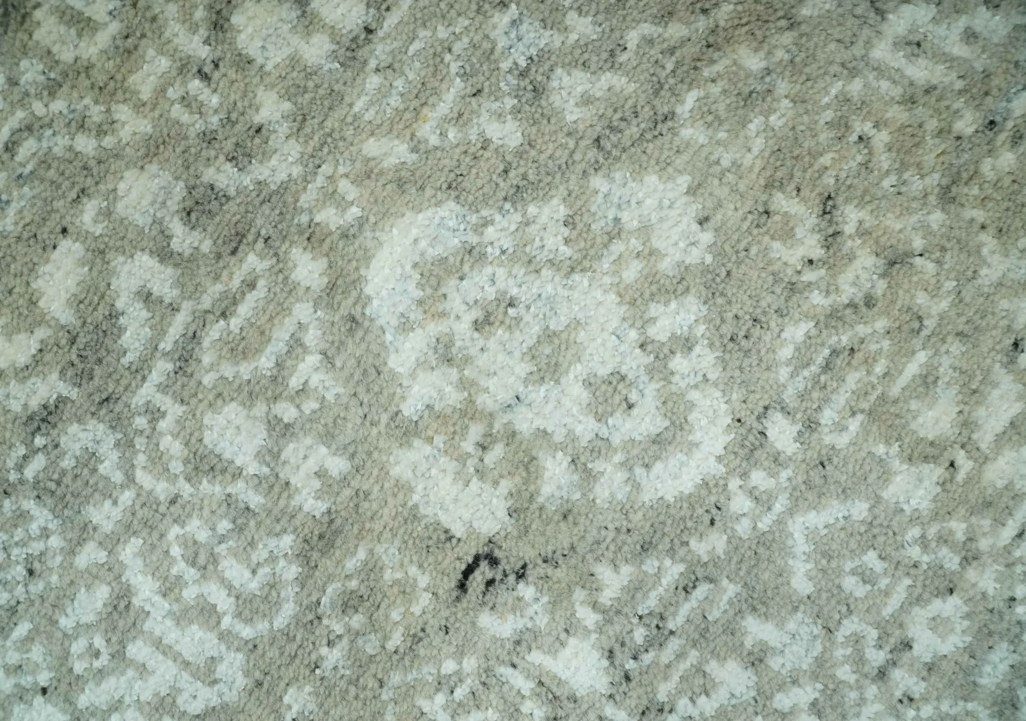 Antique style Ivory and Beige Hand Knotted Traditional Design 5x8 wool Area Rug - Image 4