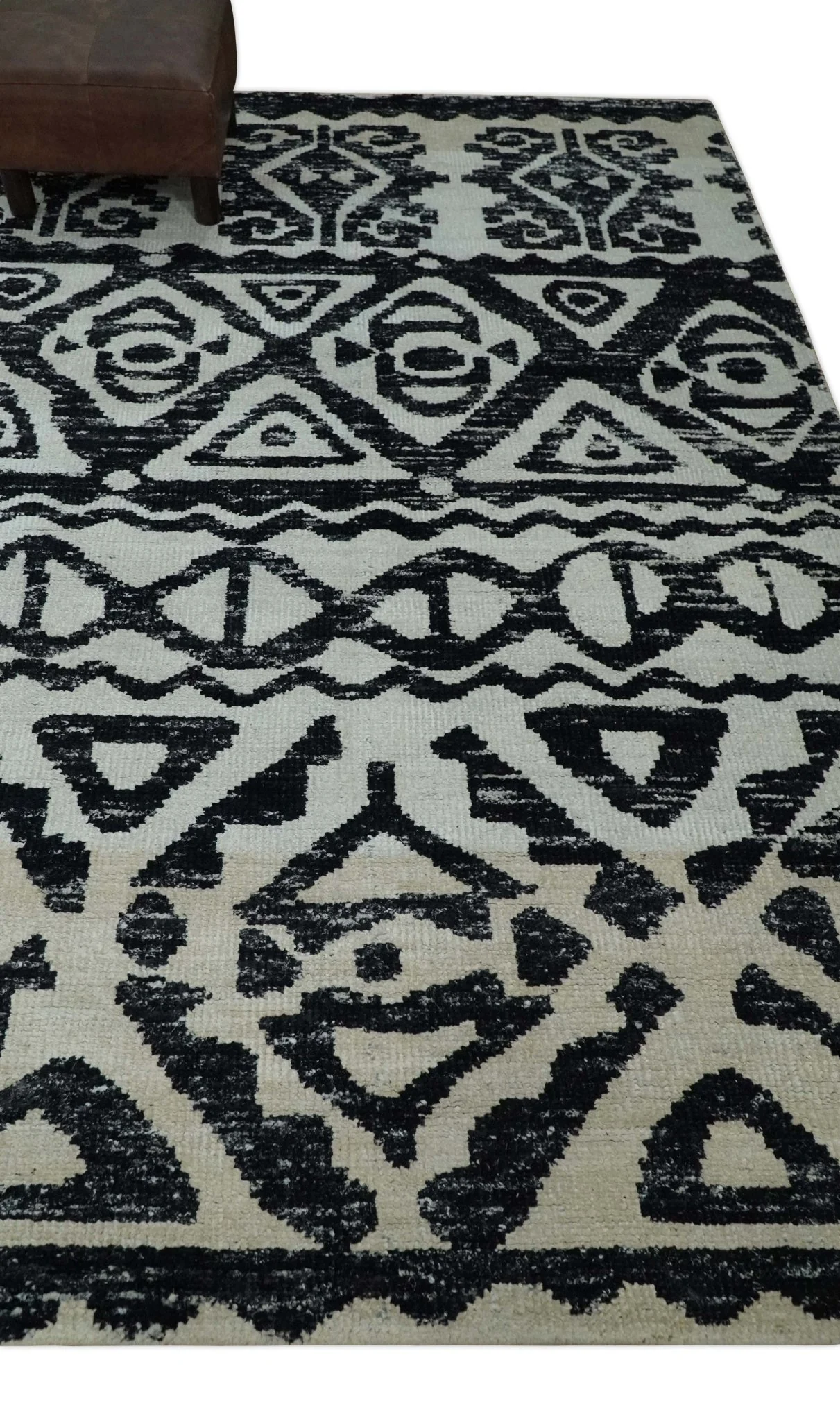 Hand Knotted Ivory and Black Antique Design Contemporary Recycled Silk Area Rug - Image 3
