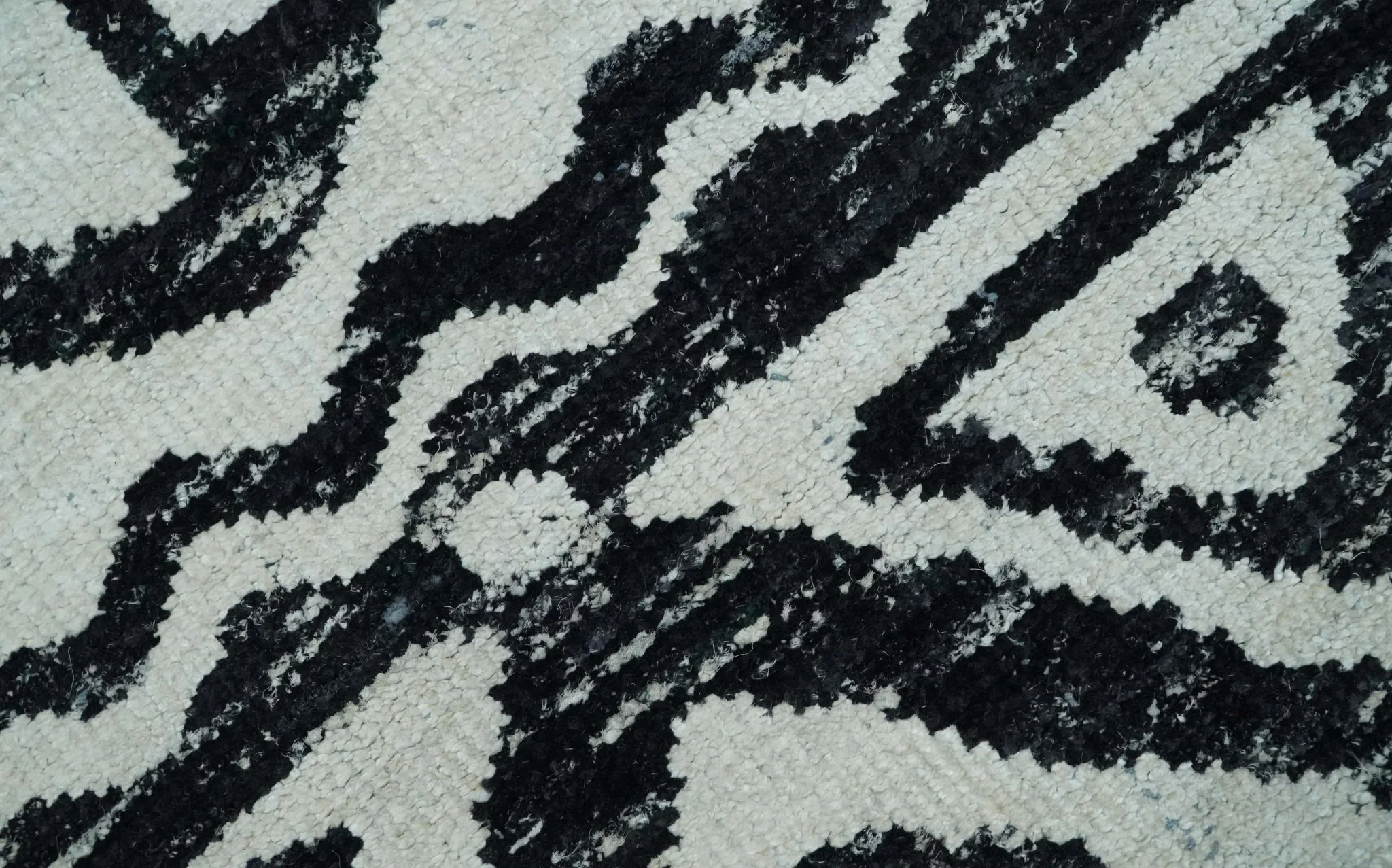 Hand Knotted Ivory and Black Antique Design Contemporary Recycled Silk Area Rug - Image 4
