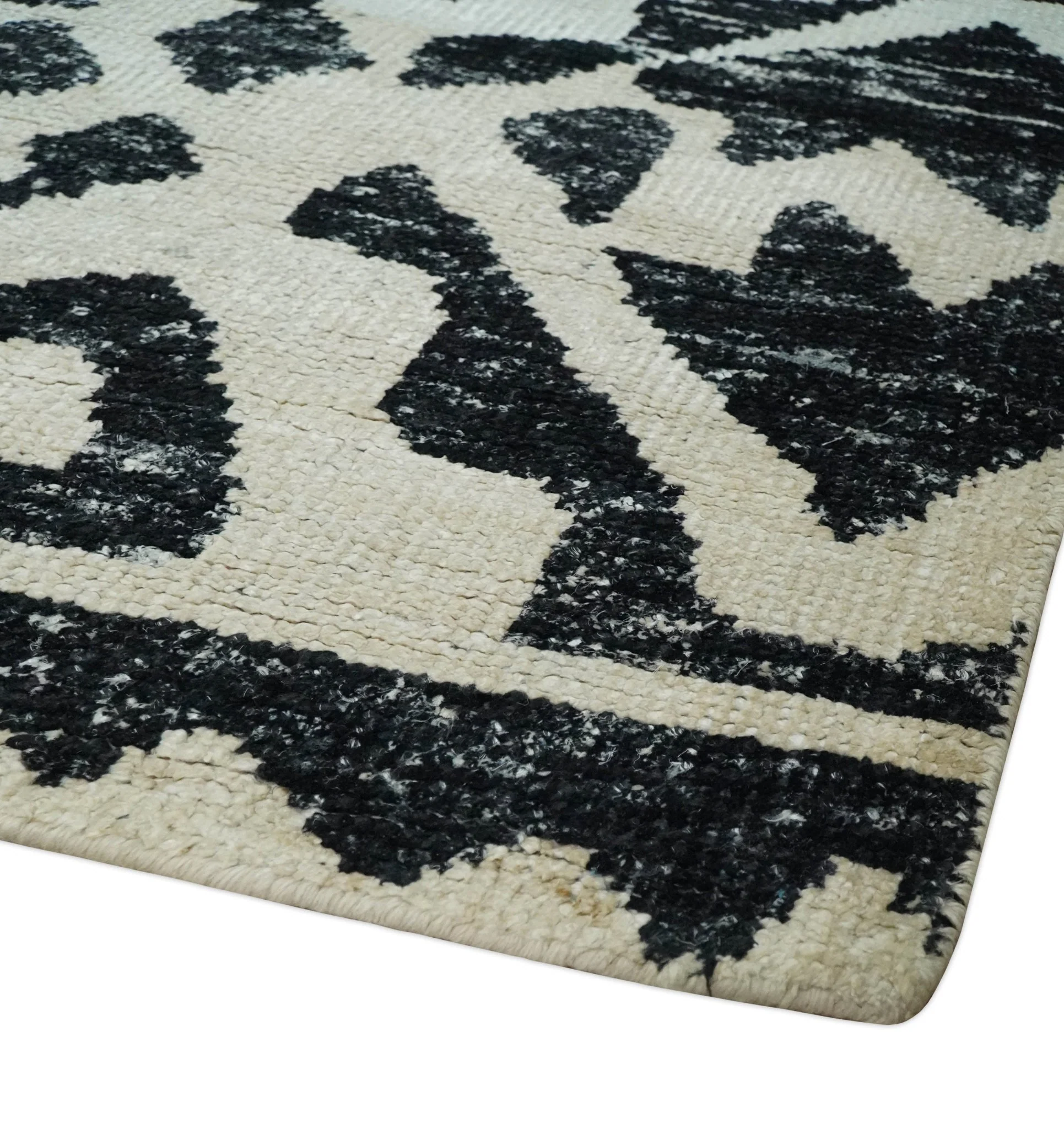 Hand Knotted Ivory and Black Antique Design Contemporary Recycled Silk Area Rug - Image 5