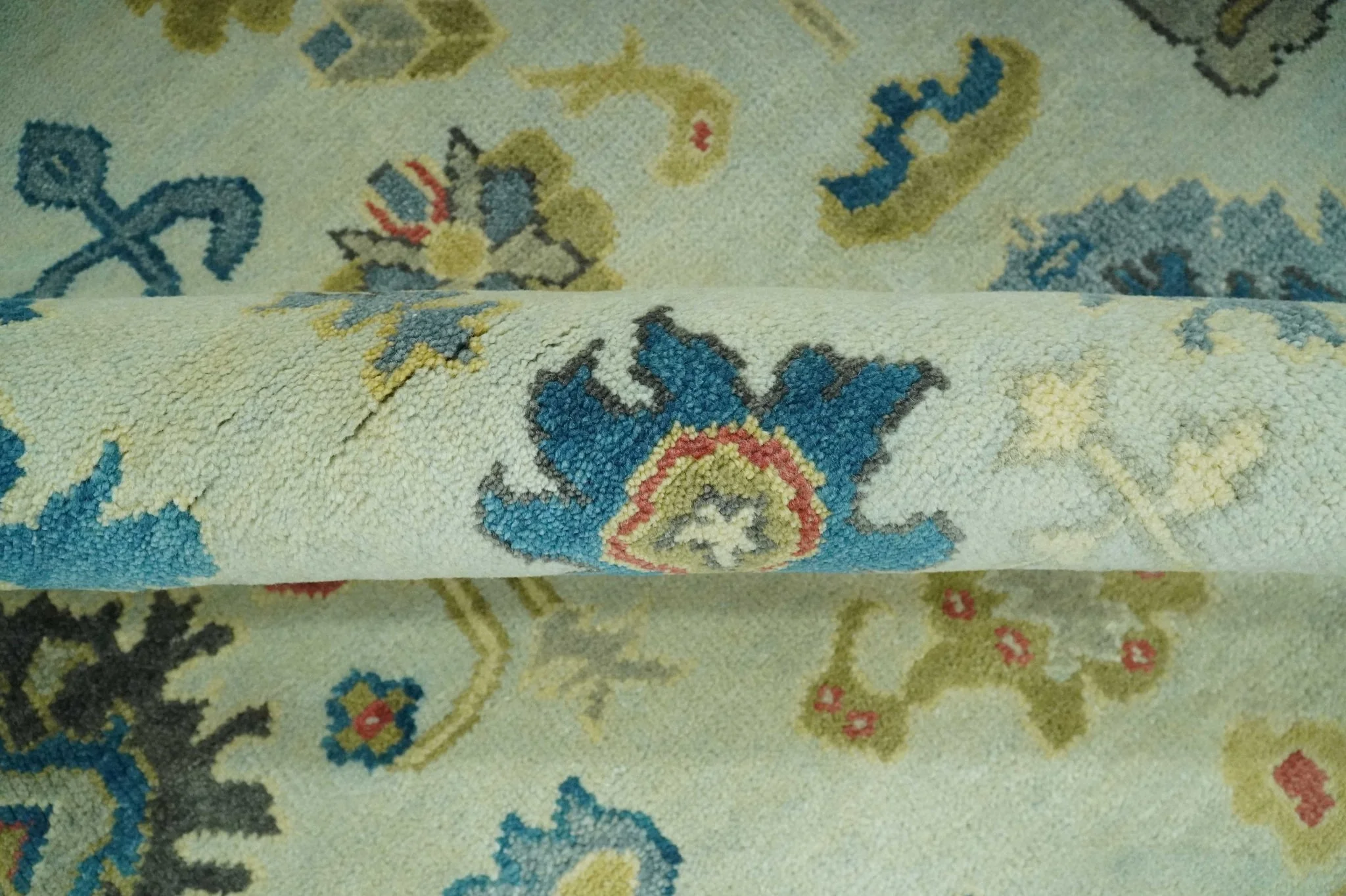 8x10 Hand Knotted Ivory and Blue Traditional Oriental Oushak wool area rug - Image 5