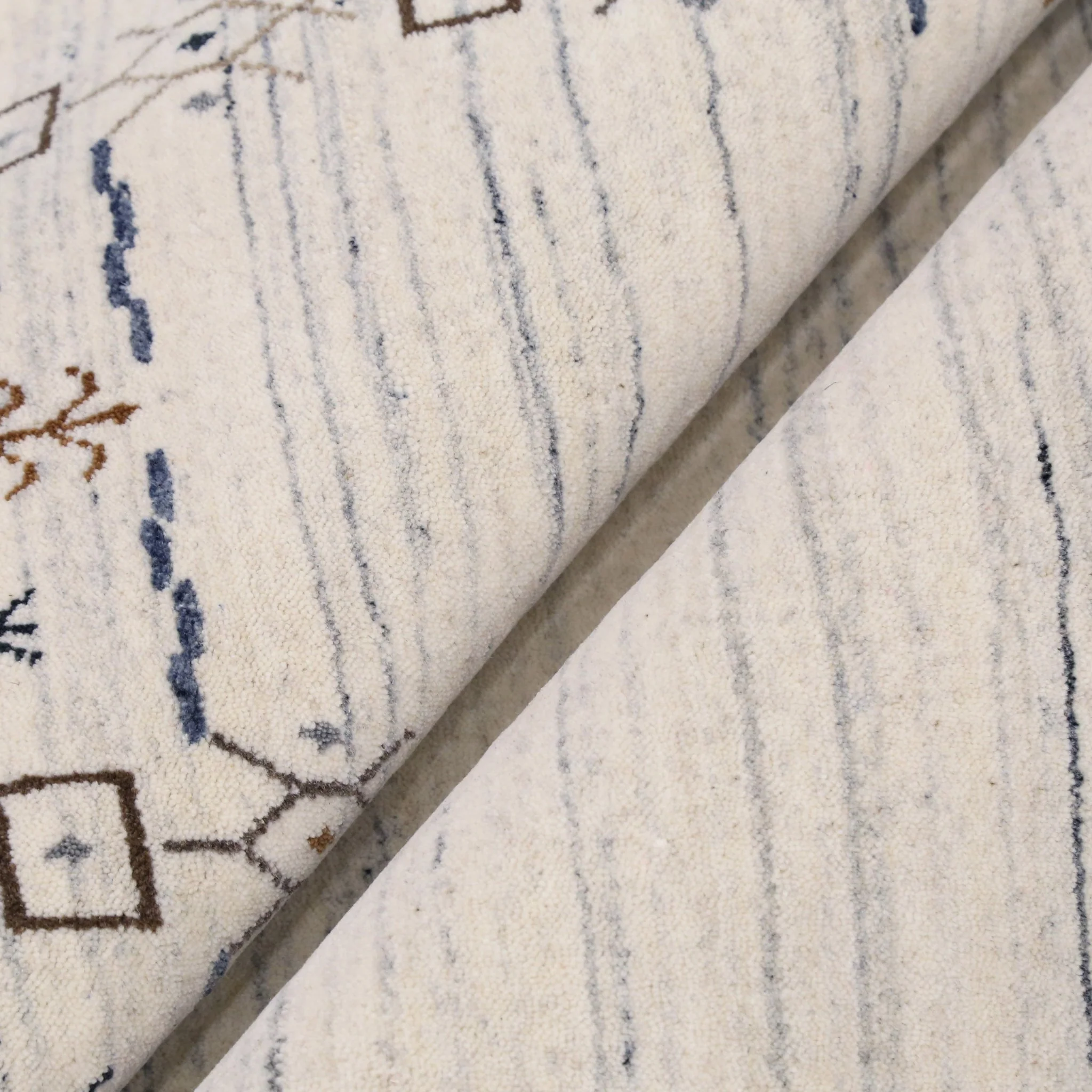 Ivory And Blue Tribal Border Design Hand Loomed Wool Area Rug - Image 10