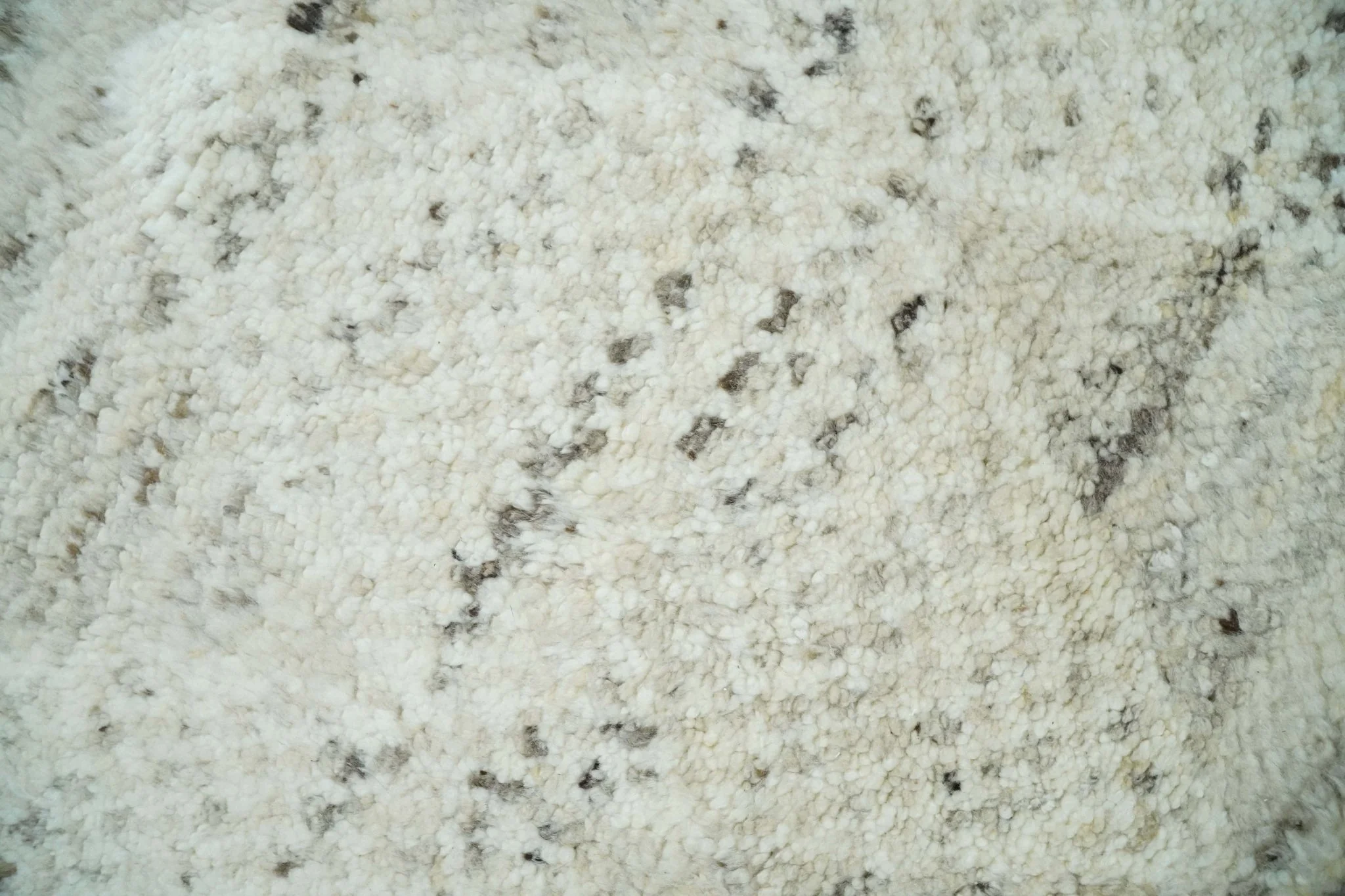 Contemporary Woolen Ivory and Brown 8.4x10.5 hand knotted Geometrical Area rug - Image 4