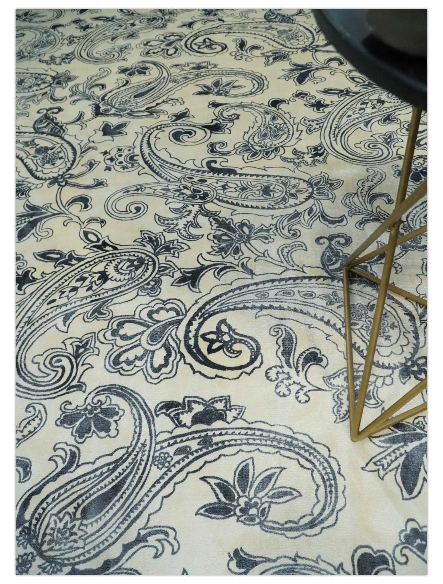 Premium Style Ivory and Charcoal Hand loom 5.6x8 Boteh Design Viscose Area Rug - Image 3