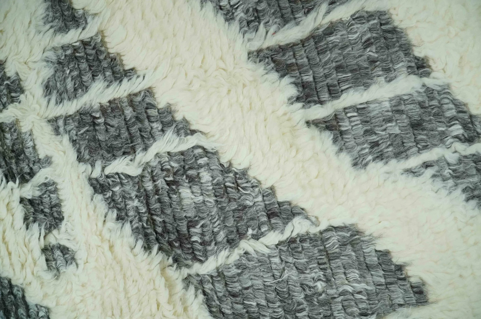 Modern Abstract 5x8 Ivory and Charcoal Texture Moroccan Style Plush Pile wool Rug - Image 5