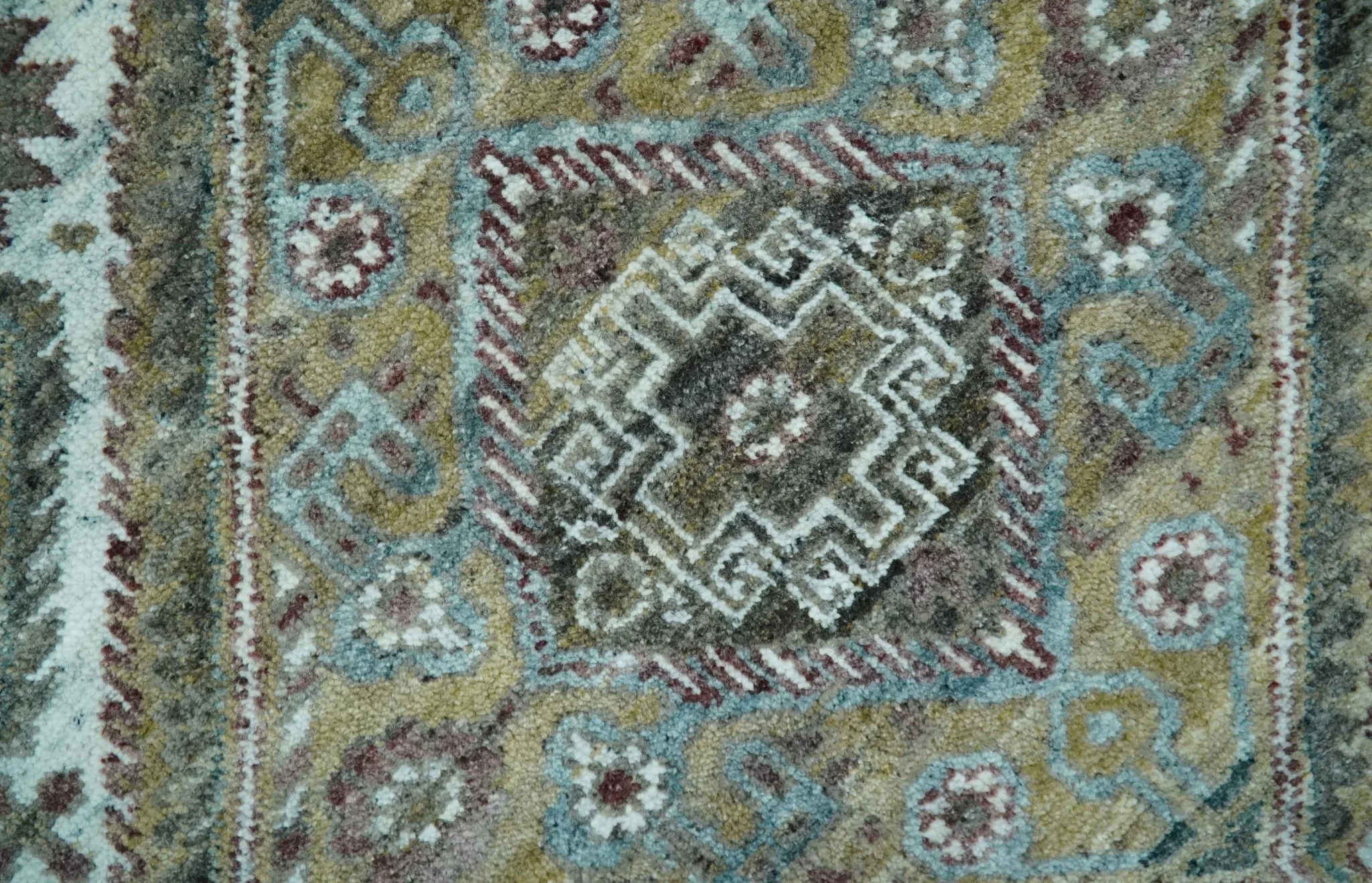 Ivory and Olive 8x10 Hand Knotted Traditional Design wool area rug - Image 4