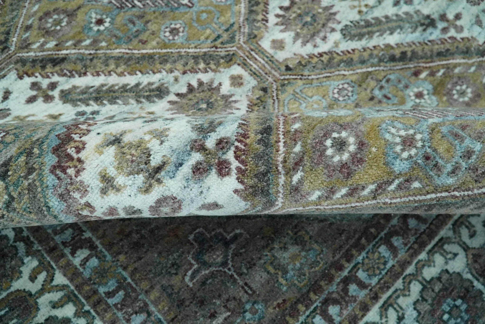 Ivory and Olive 8x10 Hand Knotted Traditional Design wool area rug - Image 7