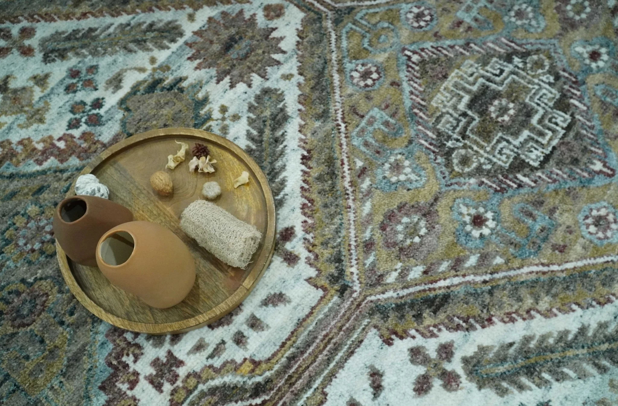 Ivory and Olive 8x10 Hand Knotted Traditional Design wool area rug - Image 8