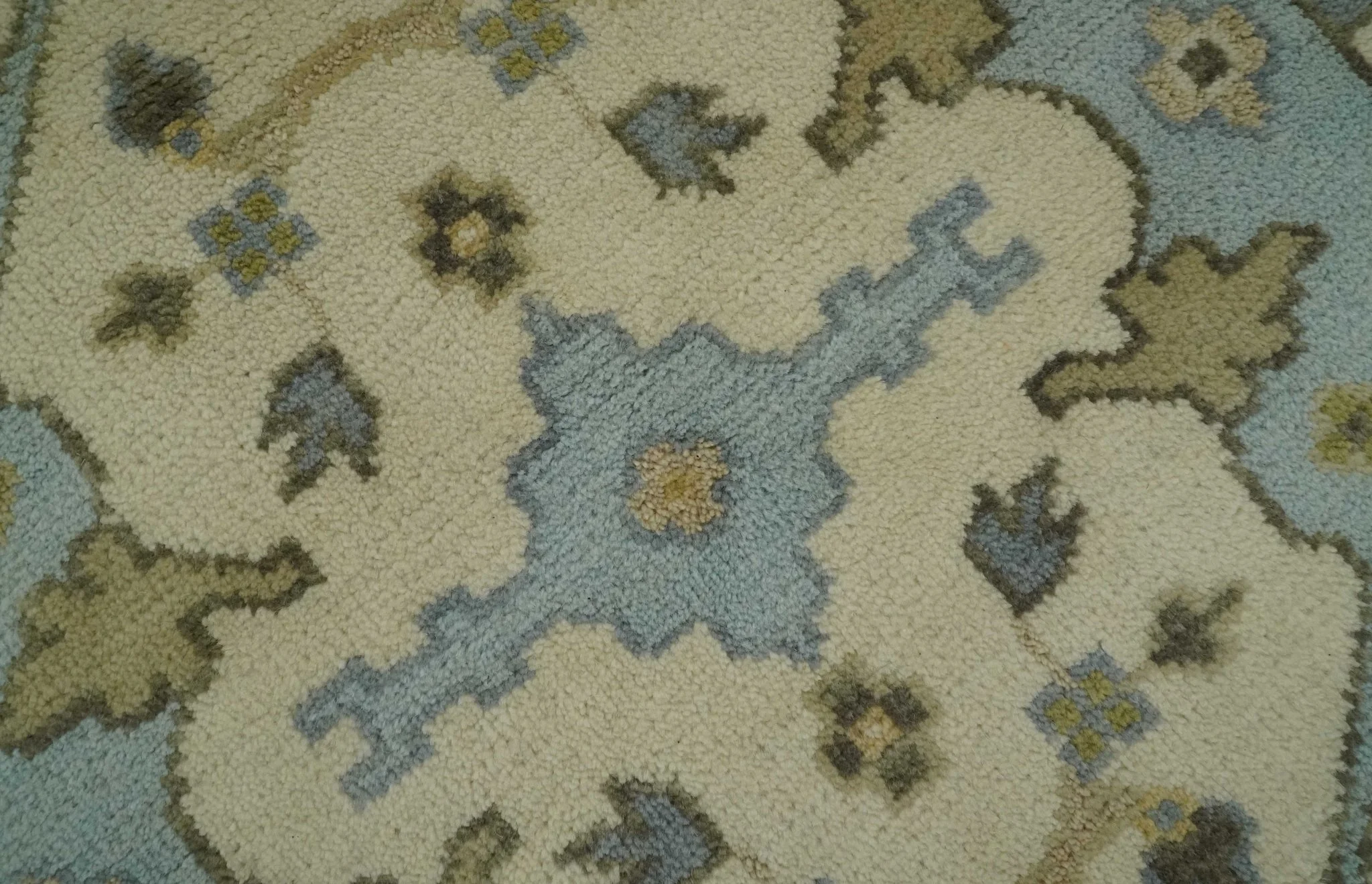 Vintage Style Ivory, Beige and Gray 6x9 Hand Knotted Traditional Oriental Oushak wool rug - Image 4