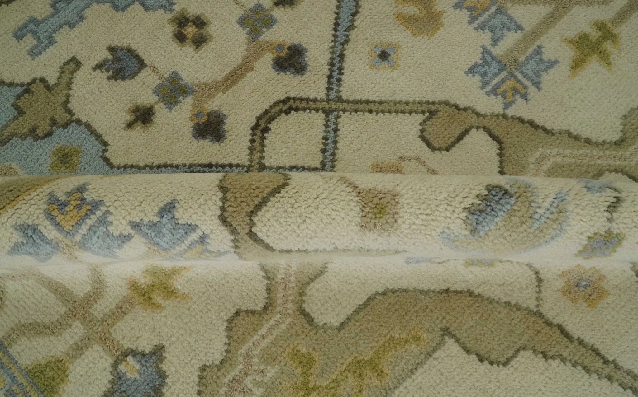 Vintage Style Ivory, Beige and Gray 6x9 Hand Knotted Traditional Oriental Oushak wool rug - Image 6