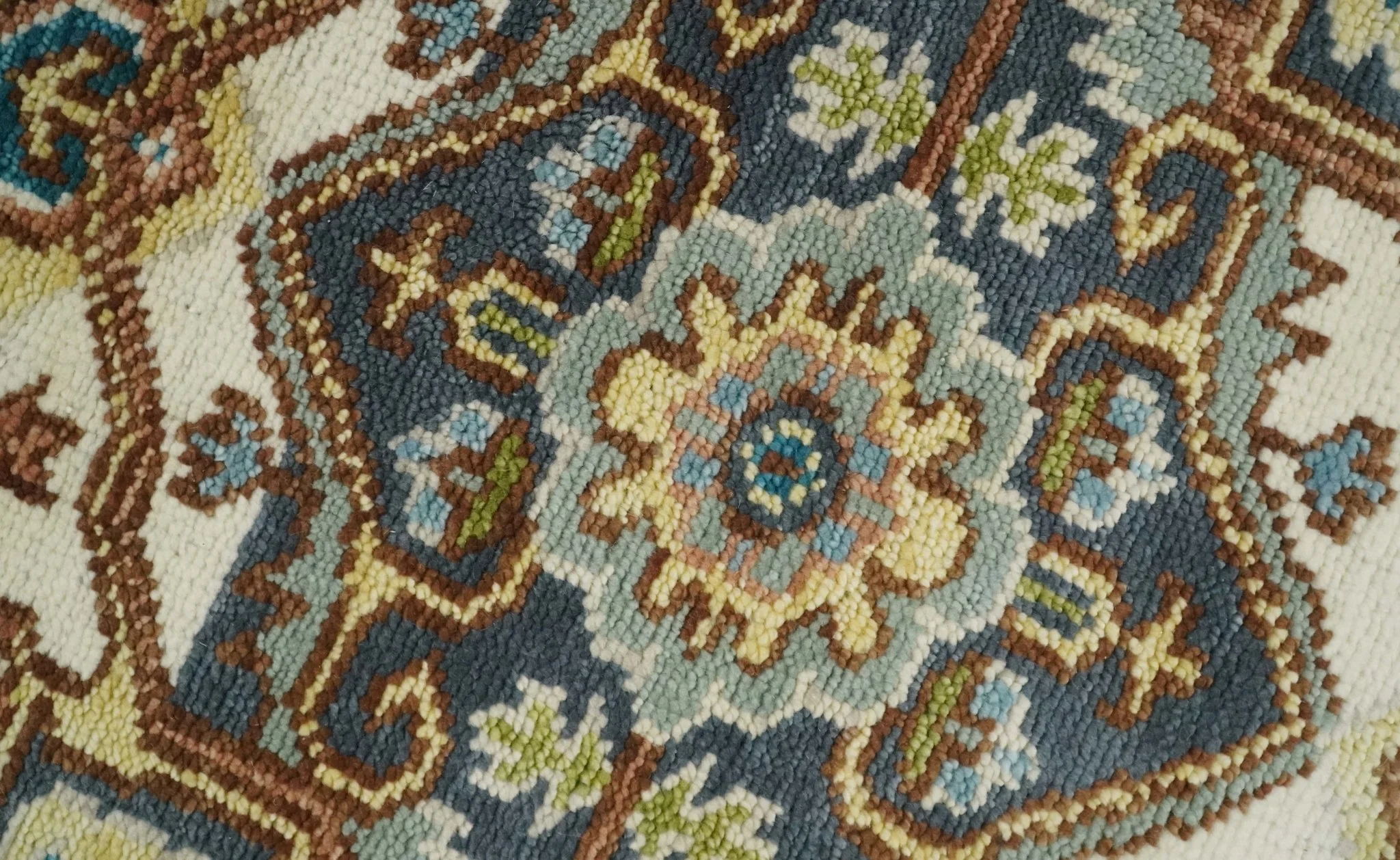 Vintage Style Ivory, Blue, Rust and Beige Hand knotted Traditional Heriz Multi Size wool Area Rug - Image 4