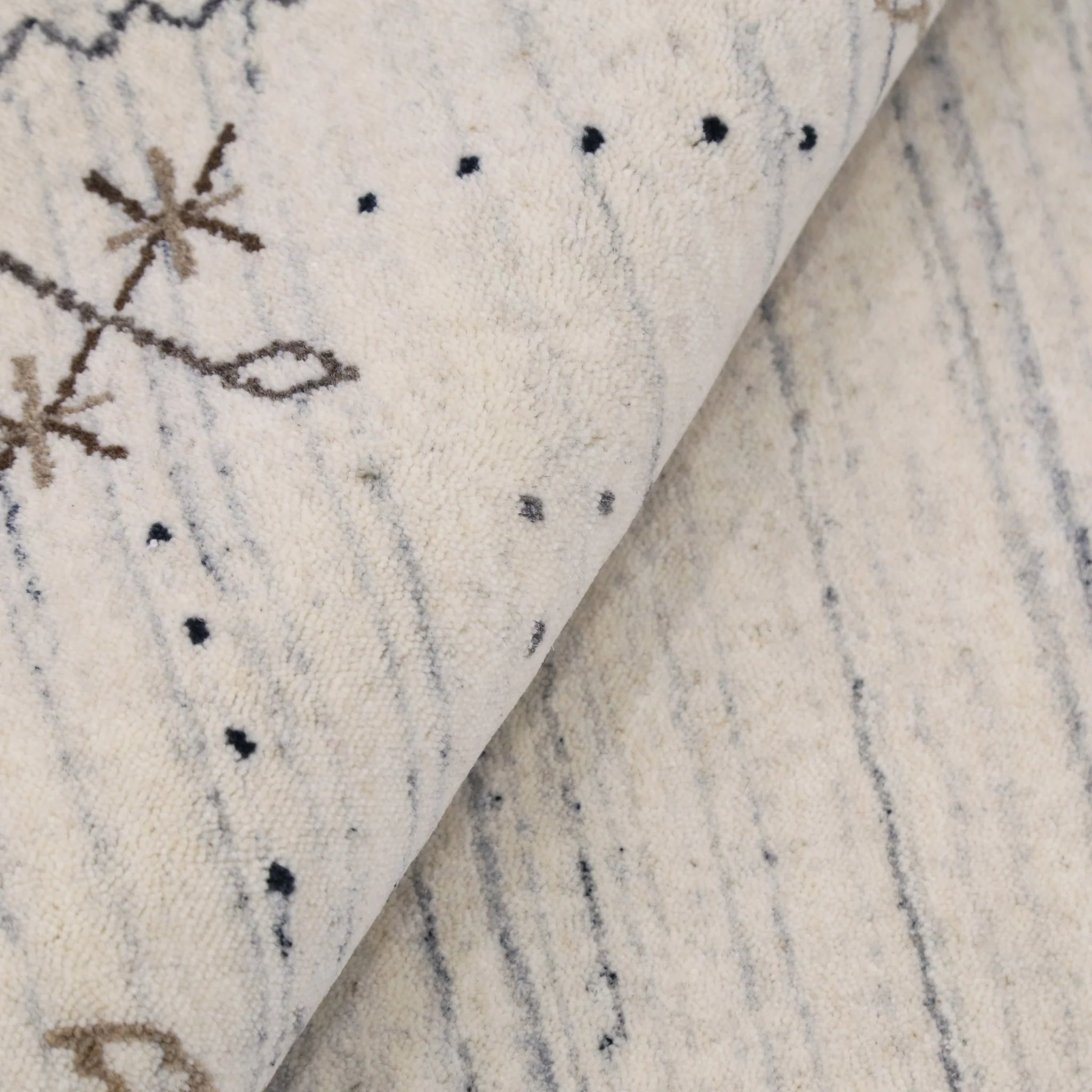 Ivory Gabbeh Border Design Hand Loomed Wool Rug - Image 2