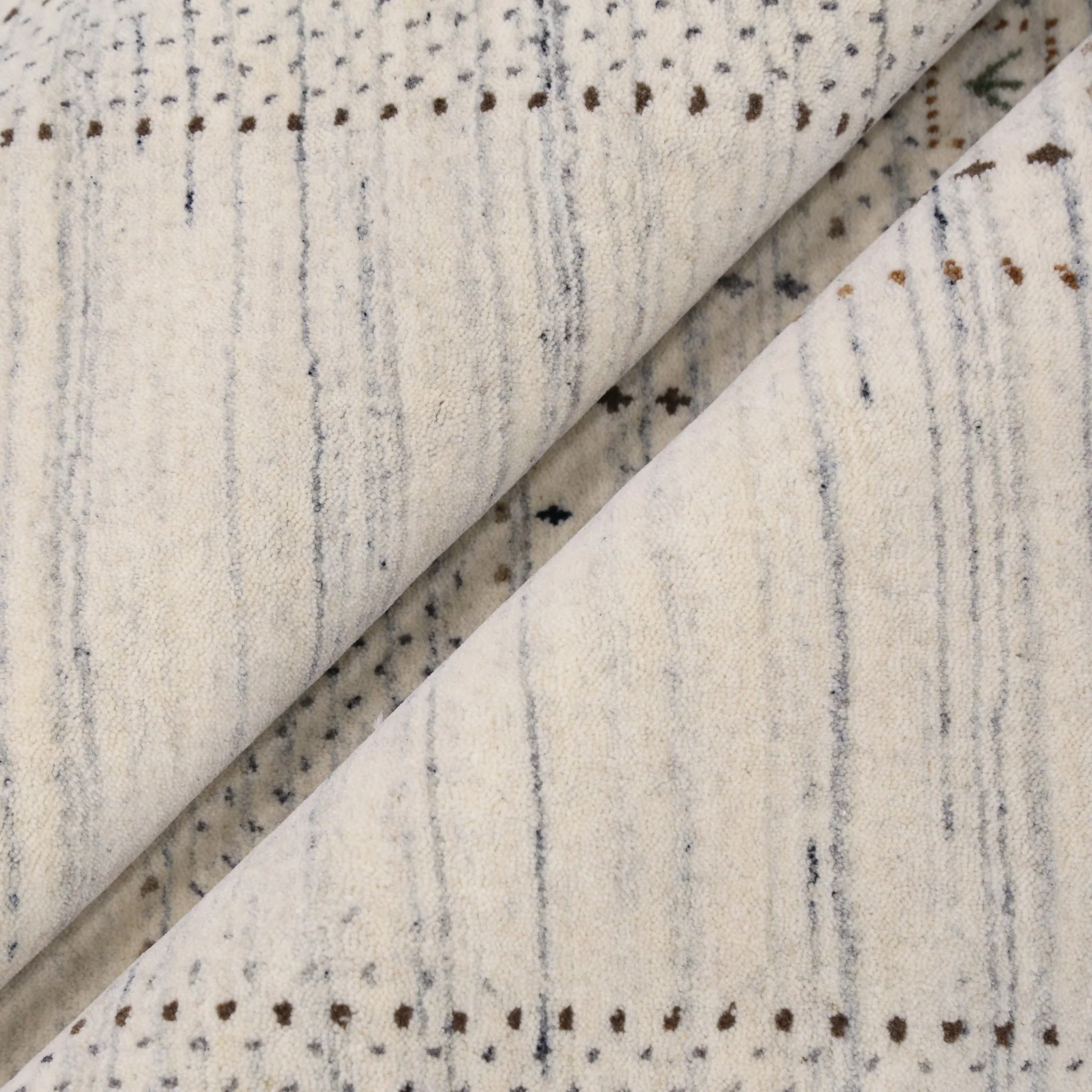 Ivory Gabbeh Design Hand Loomed Wool Area Rug - Image 3