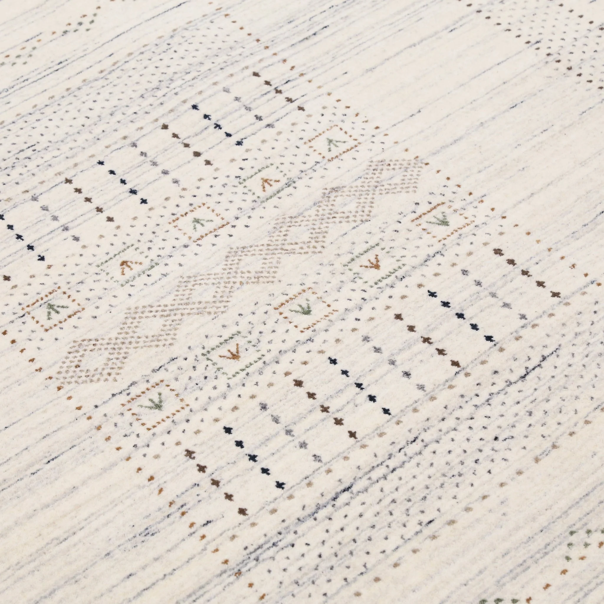 Ivory Gabbeh Design Hand Loomed Wool Area Rug - Image 7