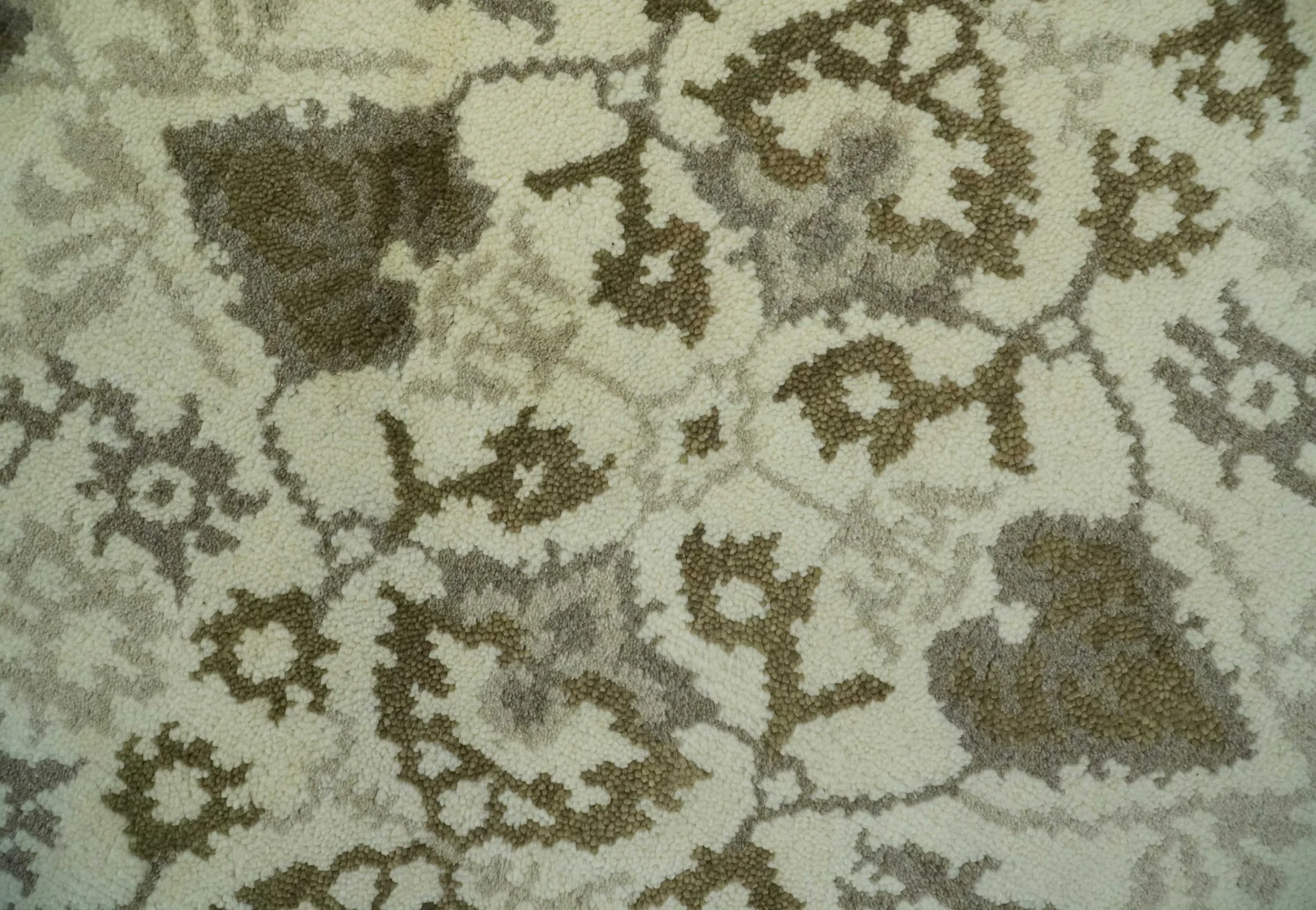 Ivory, Olive and Gray Traditional Hand Knotted Oriental Oushak 5x8 wool Area Rug - Image 4