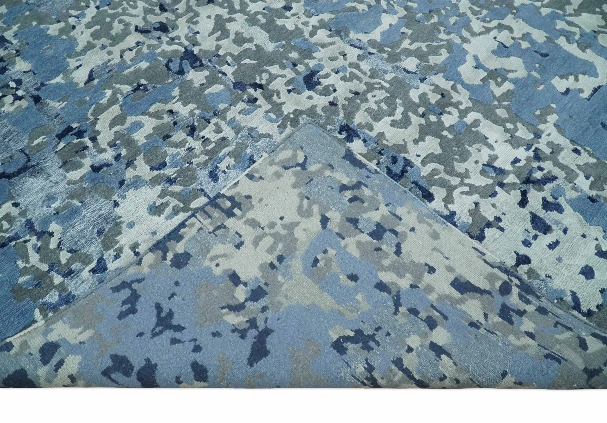 8x10 Ivory, Silver, Blue and Blue Modern Abstract Hand Knotted Wool and Bamboo Silk Area Rug - Image 7