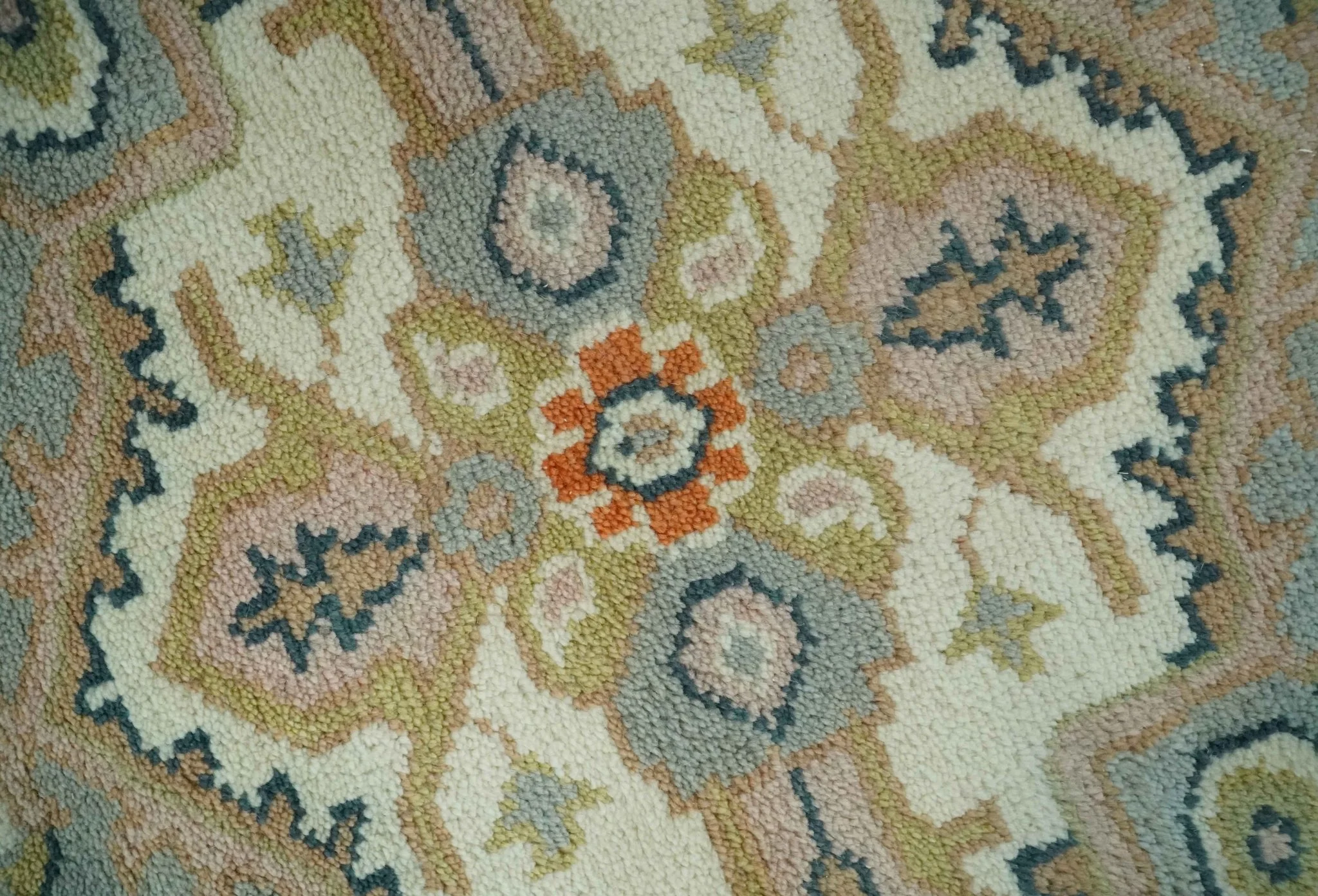 Ivory, Silver, Peach and Olive Traditional Heriz Hand Knotted Multi Size wool Area Rug - Image 5