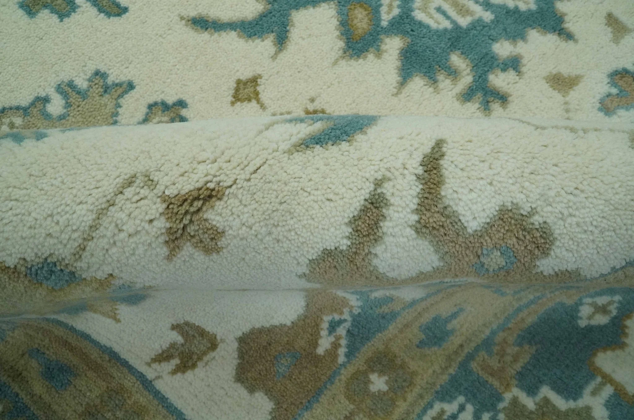 Hand Knotted Ivory, Teal and Beige Traditional Oriental Oushak Multi Size wool rug - Image 6