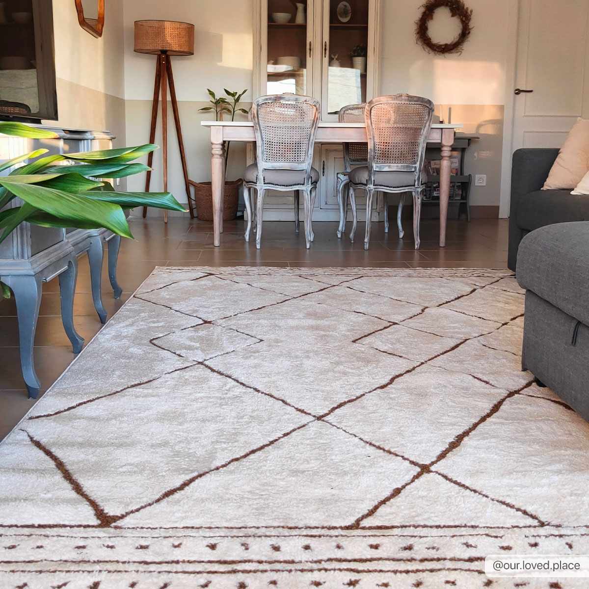 Modern Geometric rose cream, Brown Machine woven woolen area rug - Image 2