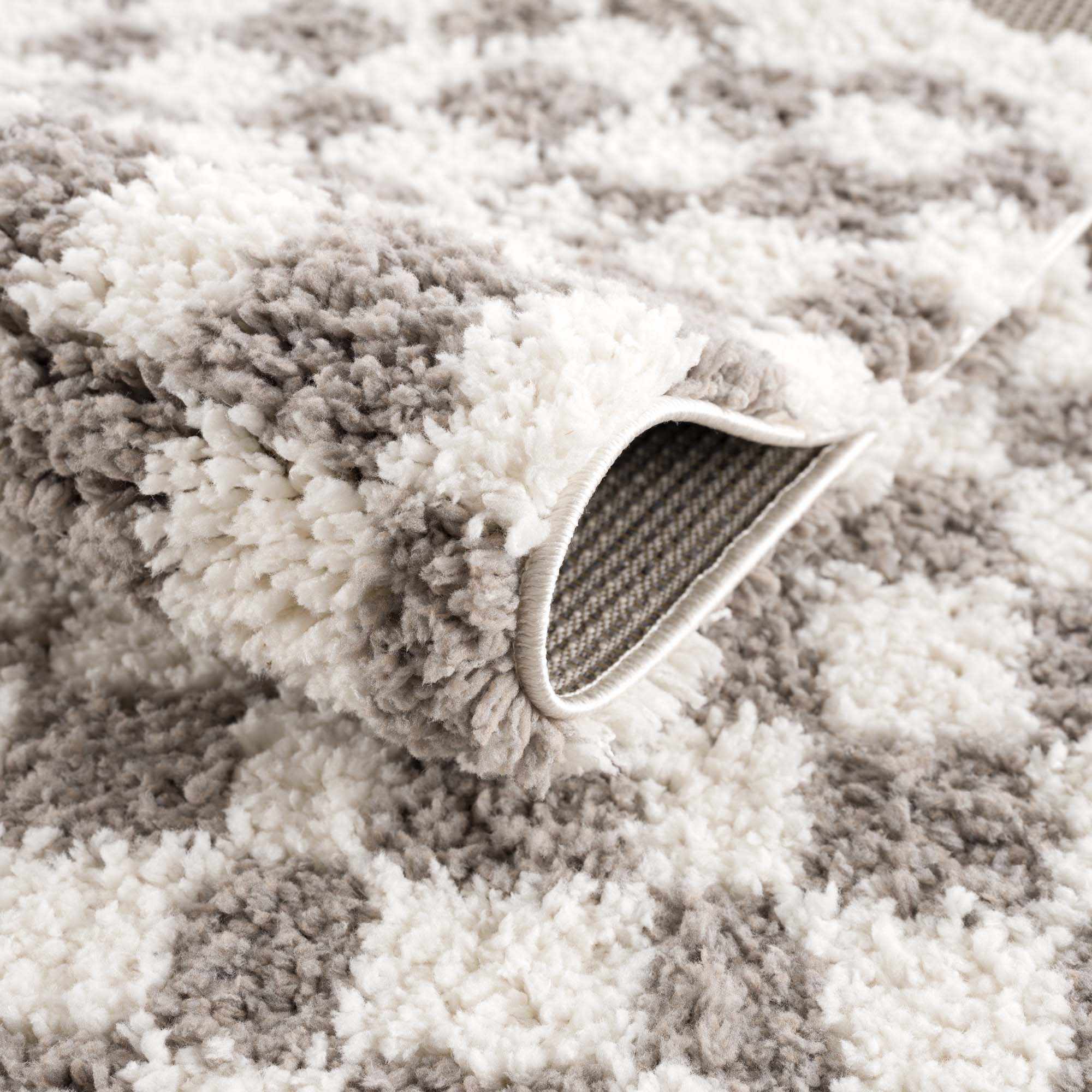 Modern Geometric Checkered plush White, Light Gray polyester area rug - Image 4