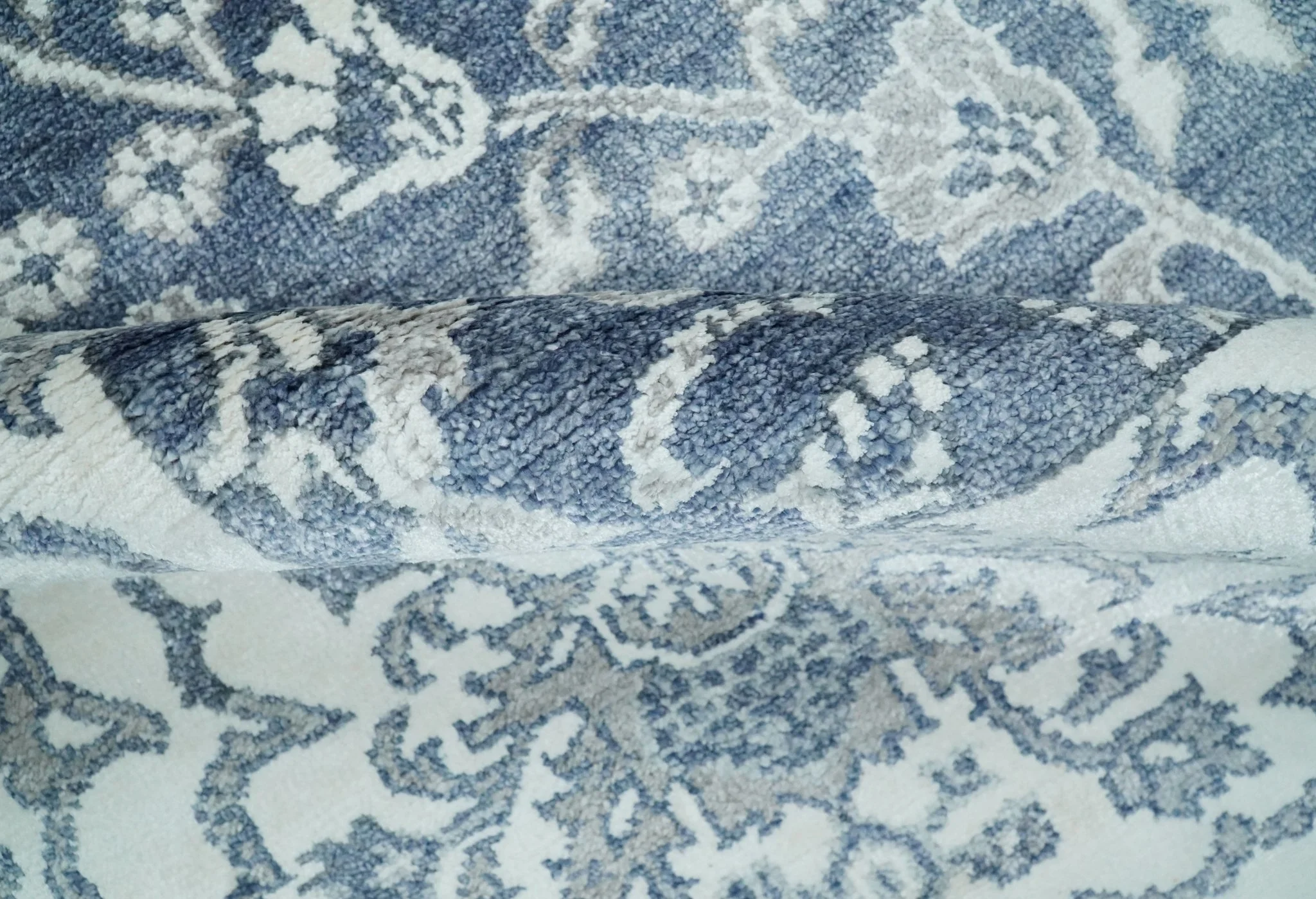Large 8x10 Fine Hand Knotted Blue and Ivory Traditional Ikat Design Antique Floral Bamboo Silk Rug | TRDCP513810 - Image 7