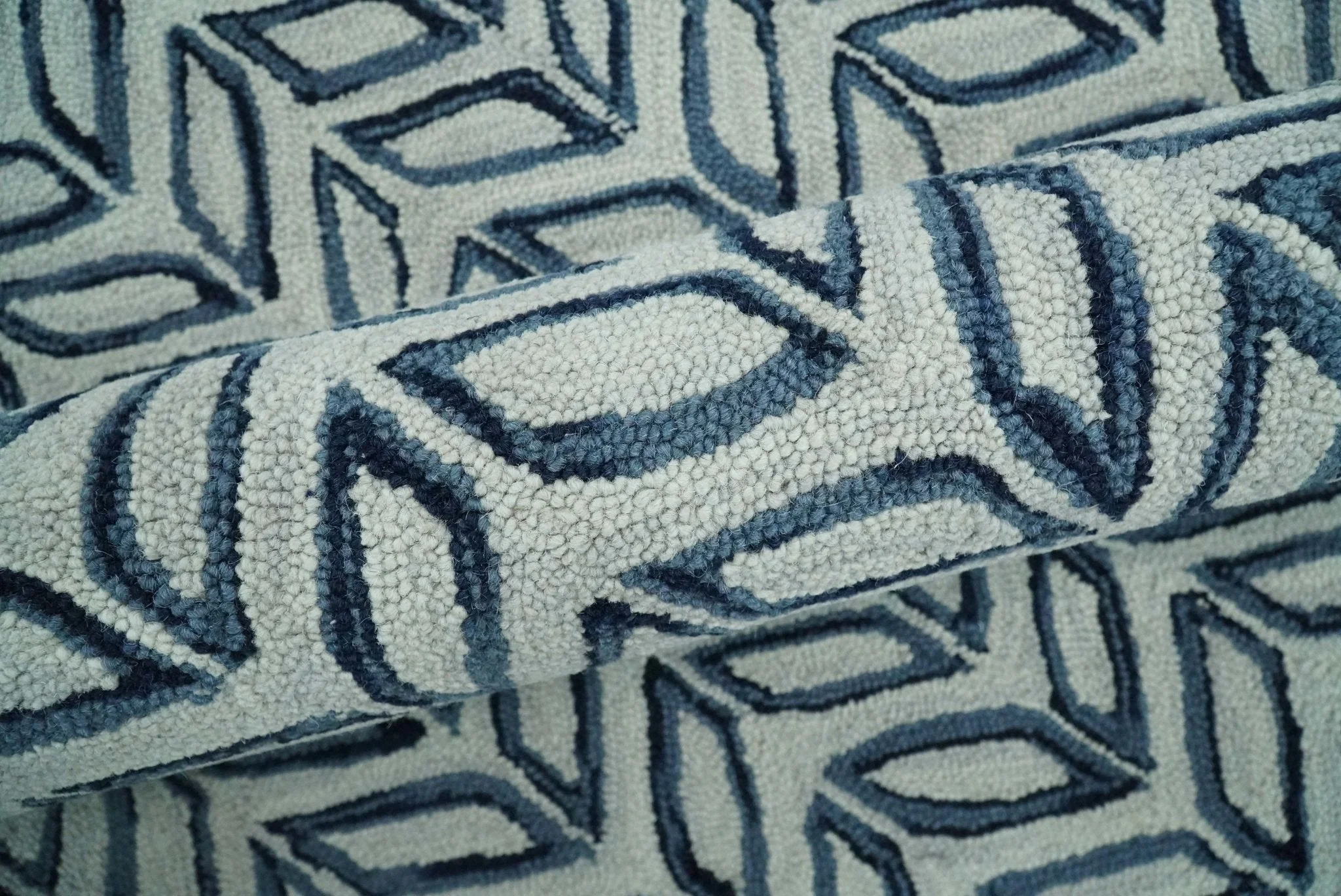 5X8 and 8x10 Contemporary Farmhouse Leaf's Hand Tufted Silver and Blue Loop Wool Rug - Image 8