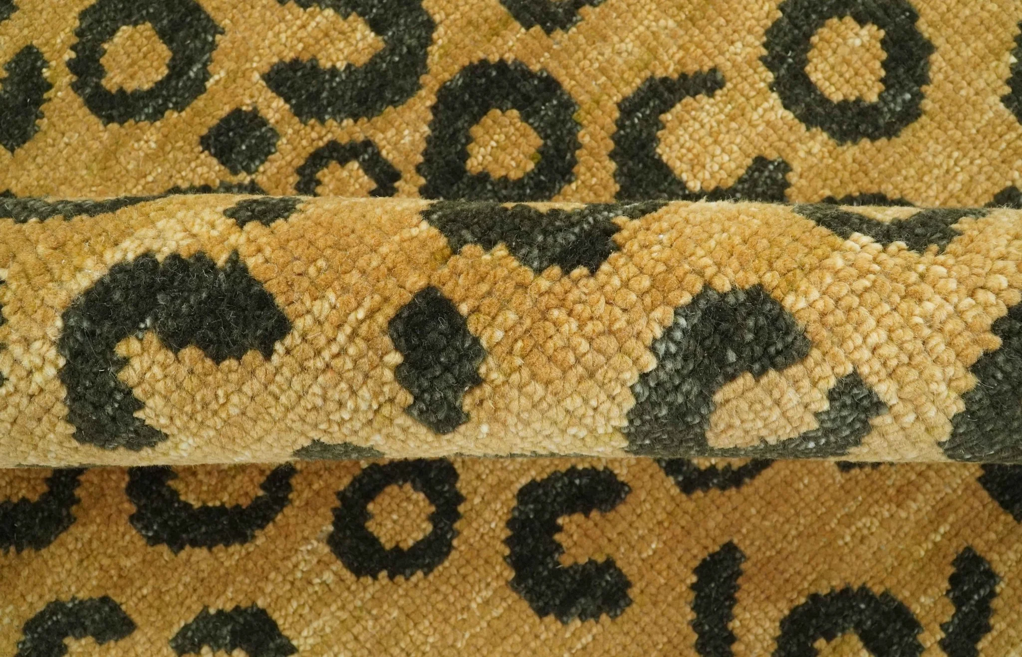 Modern leopard Design 8x10 Hand knotted Golden-Brown and Charcoal wool area rug - Image 6