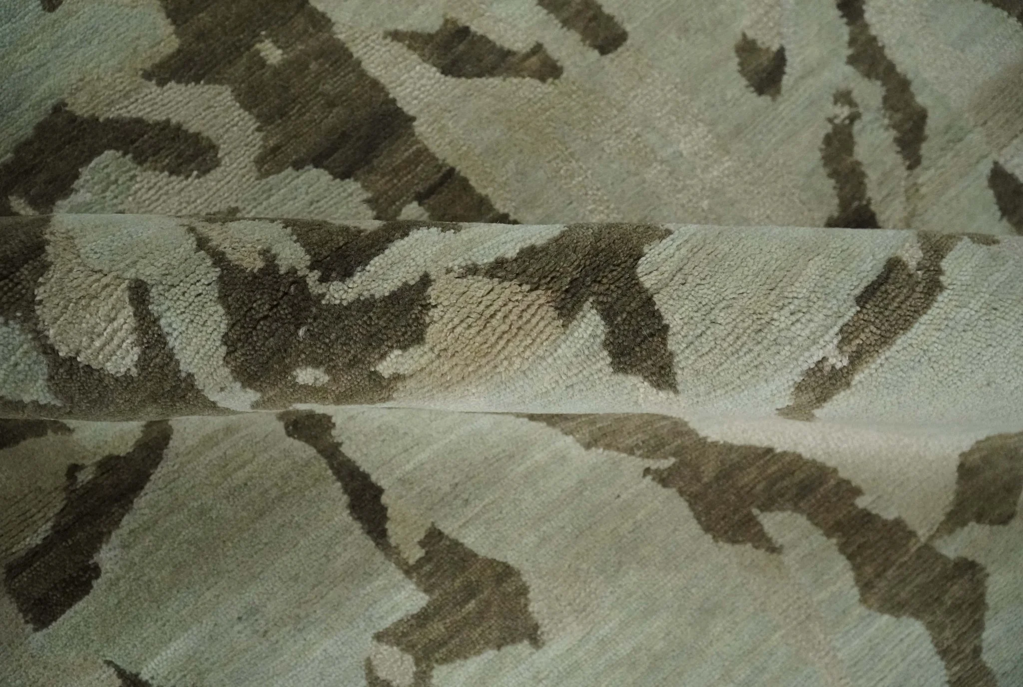 Light and Dark olive Modern Abstract 5x8 Hand Knotted Wool and Silk Area Rug - Image 6