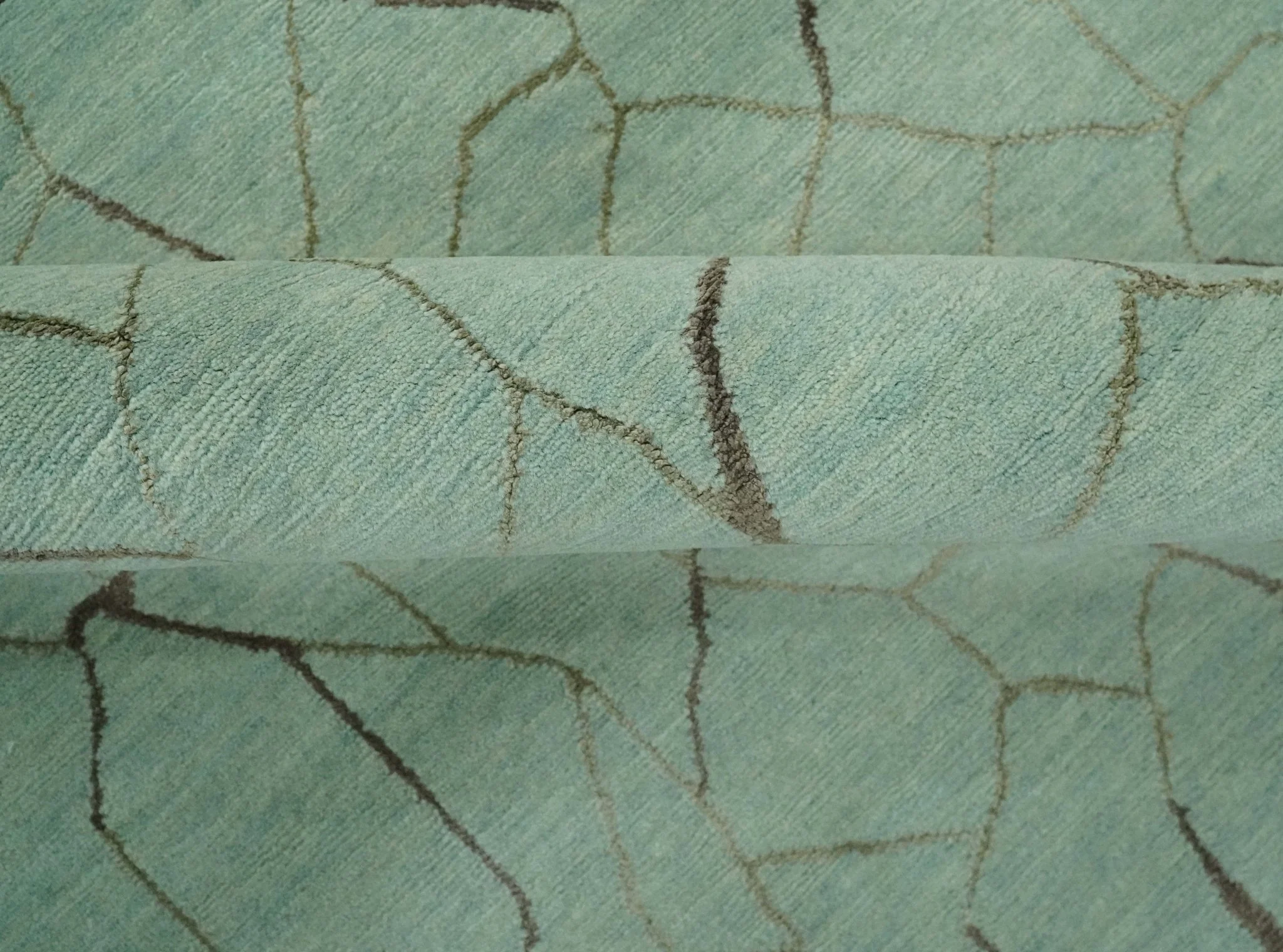 Light Green and Charcoal Hand loom Modern Crack Design 5x8 Wool and Art Silk Area Rug - Image 7