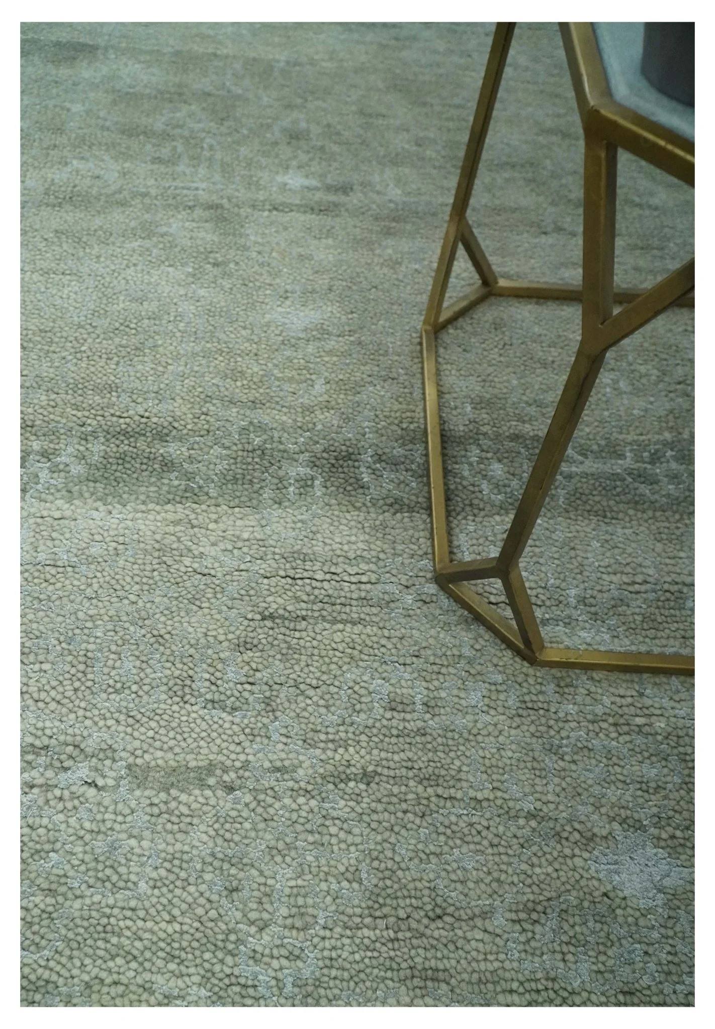 Light Green and Silver Traditional Large design 5x8 Hand Knotted wool and Art Silk Area Rug - Image 2