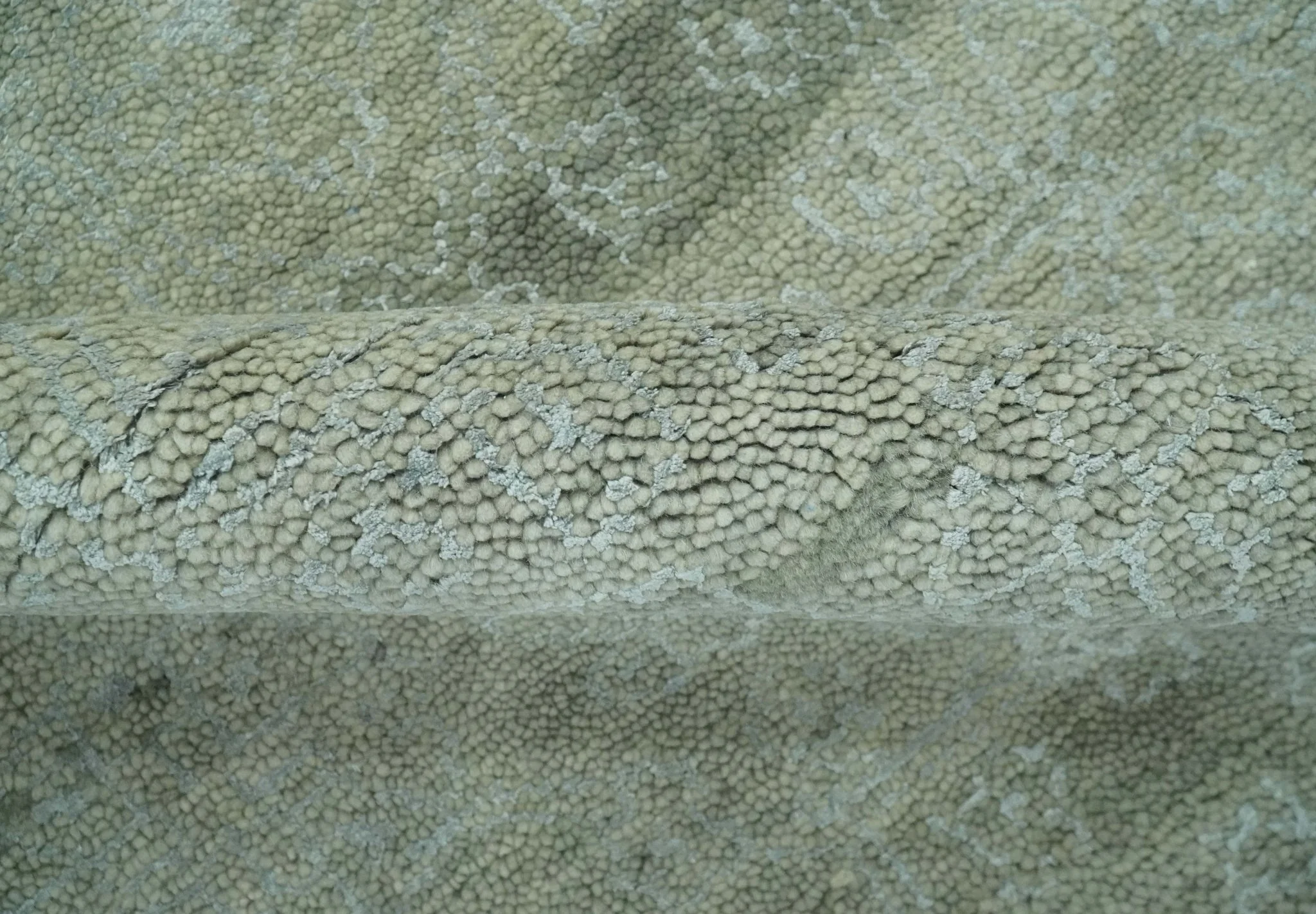 Light Green and Silver Traditional Large design 5x8 Hand Knotted wool and Art Silk Area Rug - Image 6