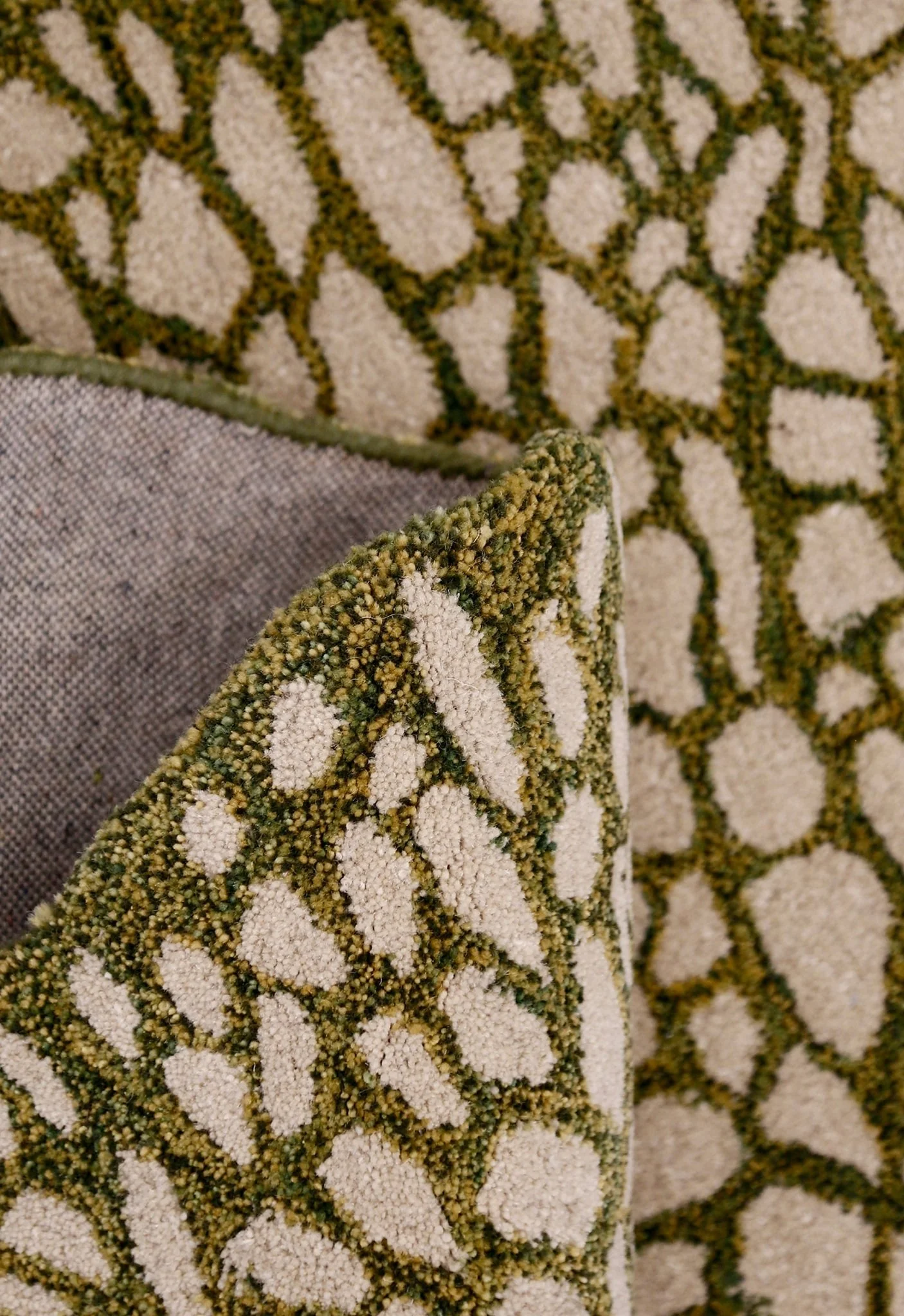Lotus Lace Green Hand Tufted Wool Area Rug - Image 5