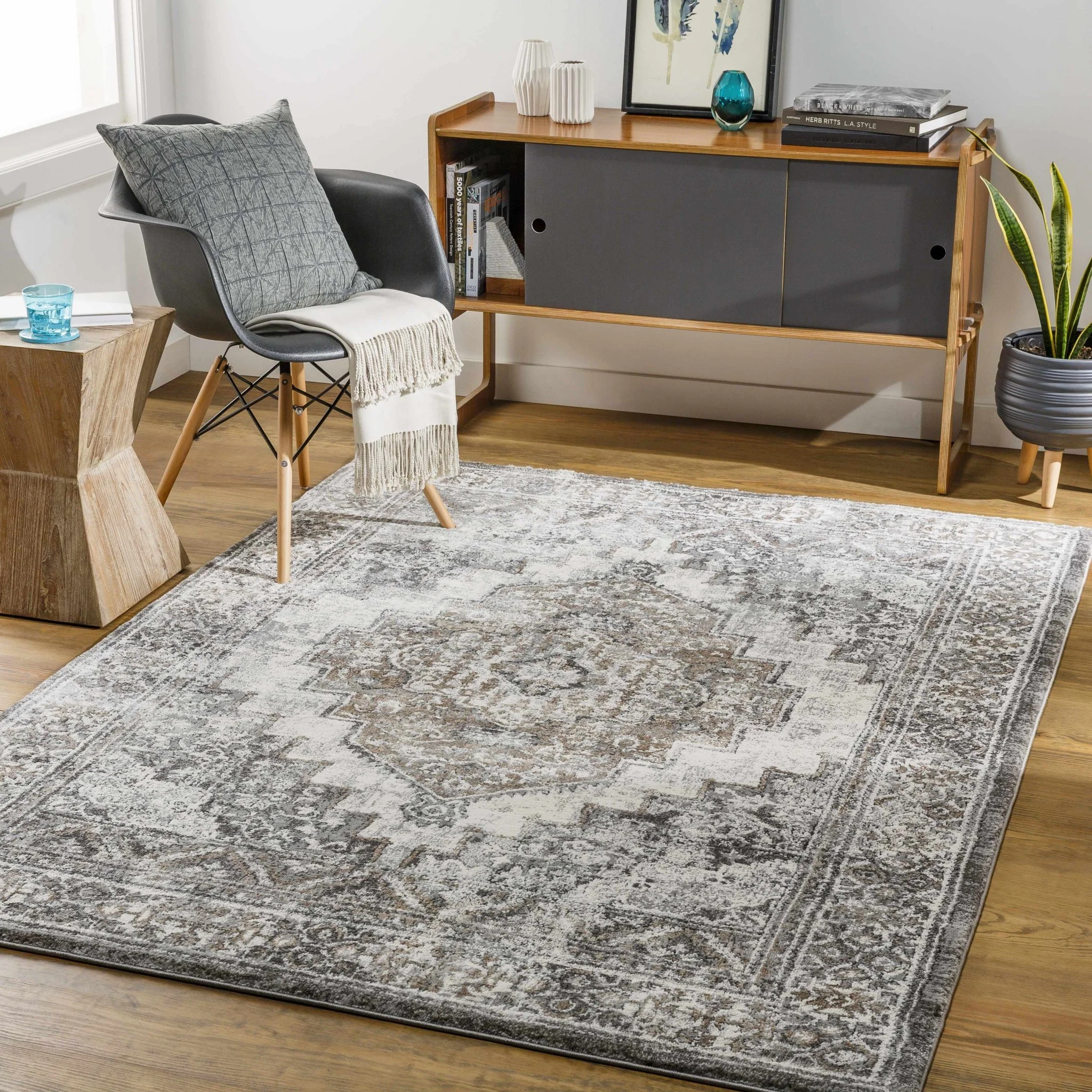 Machine Woven Black And Charcoal Traditional Style Area Rug - Image 3