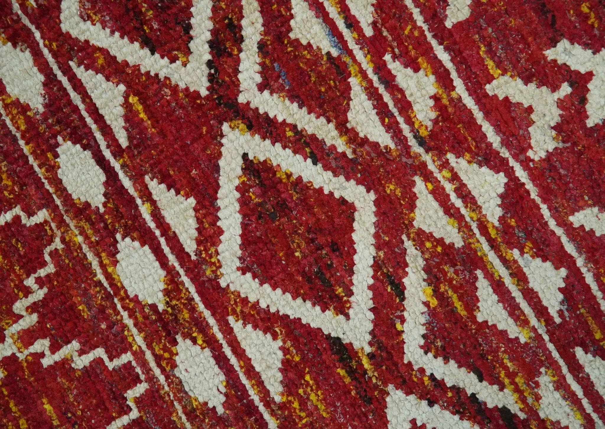 Maroon and Ivory 5.6x8.6 Hand Knotted Southwestern Tribal Trellis Recycled Silk Rug - Image 4