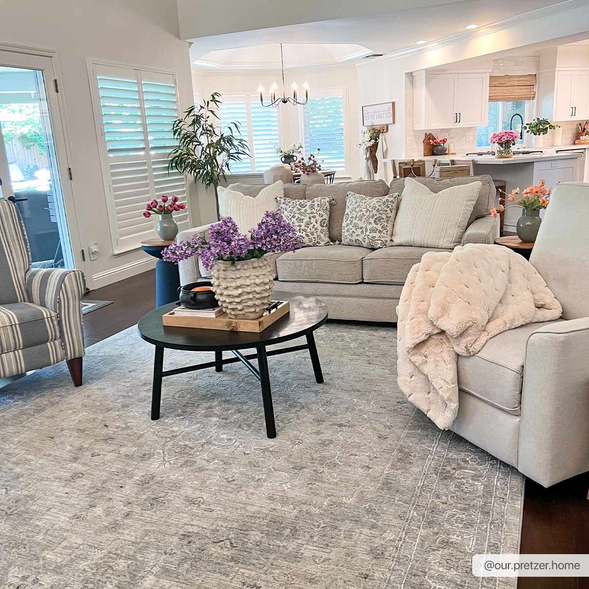 Traditional Medallion, Heriz Beige, Purple, white and Gray Medium pile Area rug - Image 5