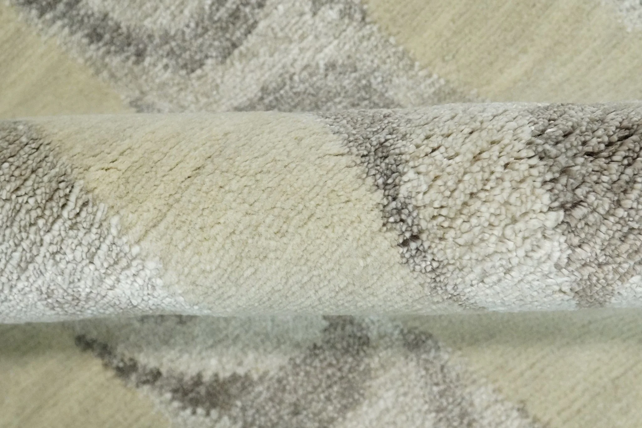 Modern Abstract 2x3 Beige and Gray Hand Knotted Entryway Wool and Silk Area Rug | TRD3367123 - Image 6