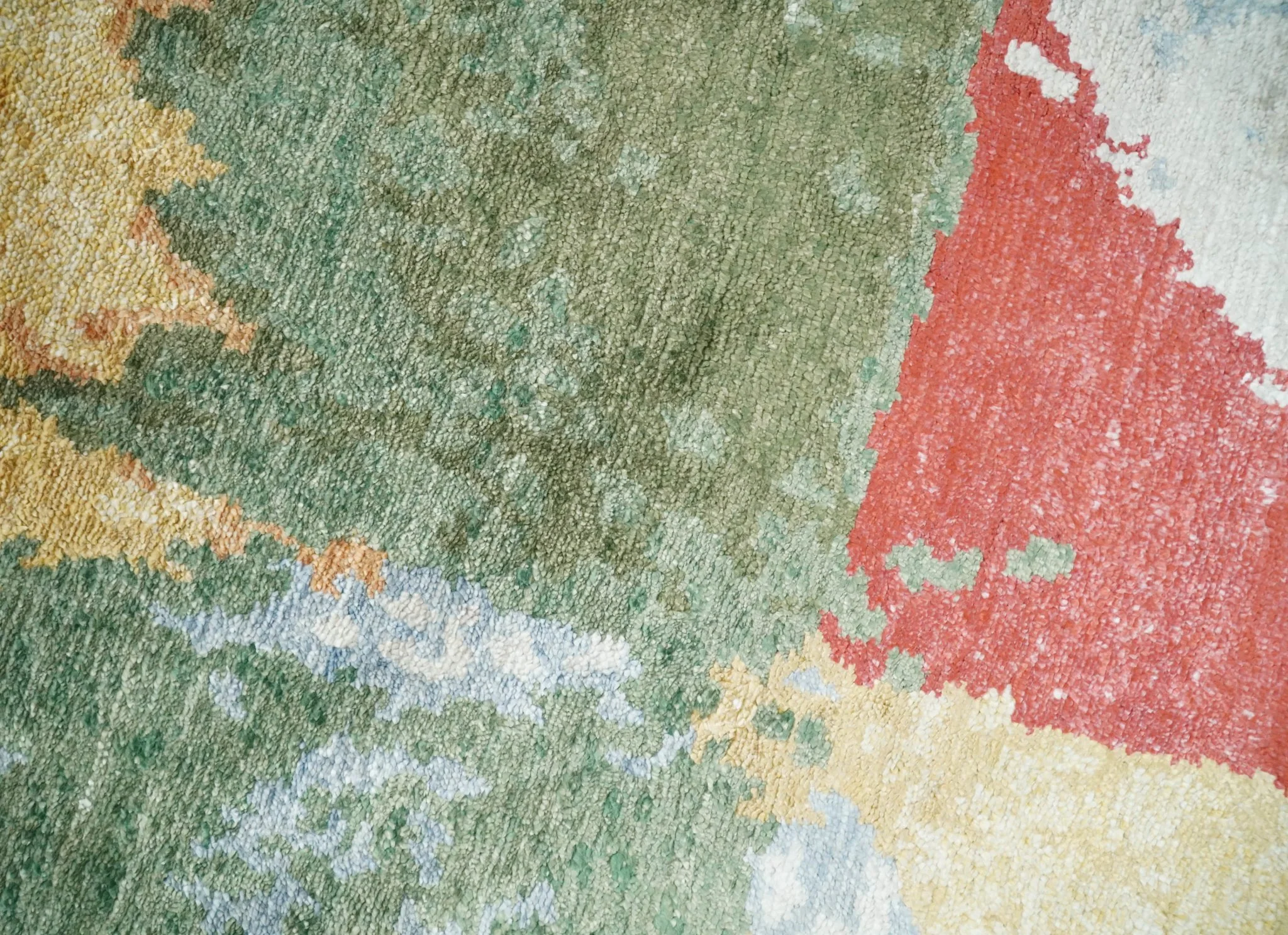 Modern Abstract 2x4 Blue, Red and Gold Hand Knotted Entryway bamboo silk Area Rug | TRD3152224 - Image 7