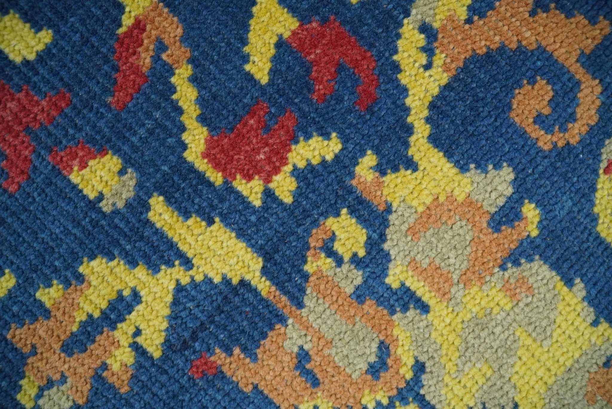 Modern Abstract 2x4 Blue, Red and Gold Hand Knotted Entryway Wool Area Rug | TRD3379124 - Image 4