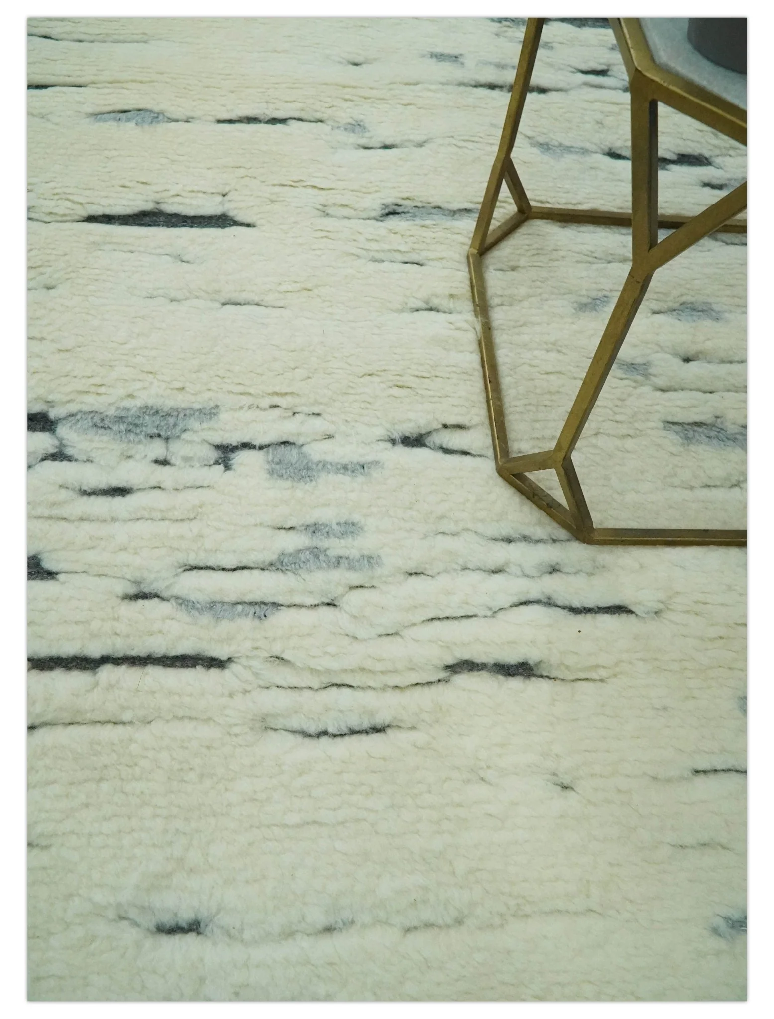 Modern Abstract Beige and Gray Hand Knotted Moroccan Style Plush Pile 5x8 wool Rug - Image 3