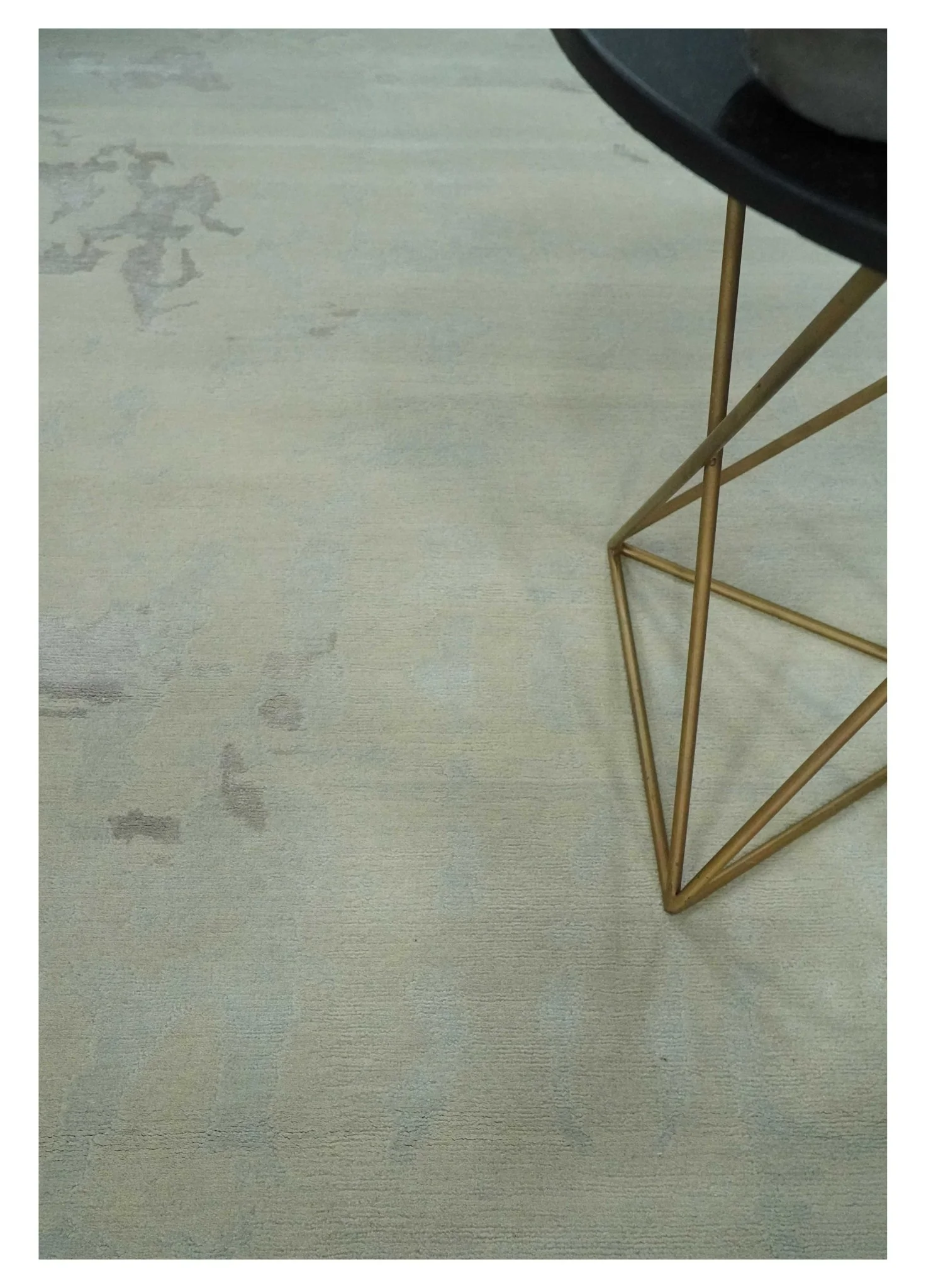 Modern Abstract Beige and Silver Hand loom 5x8 wool and Art Silk Area Rug - Image 3