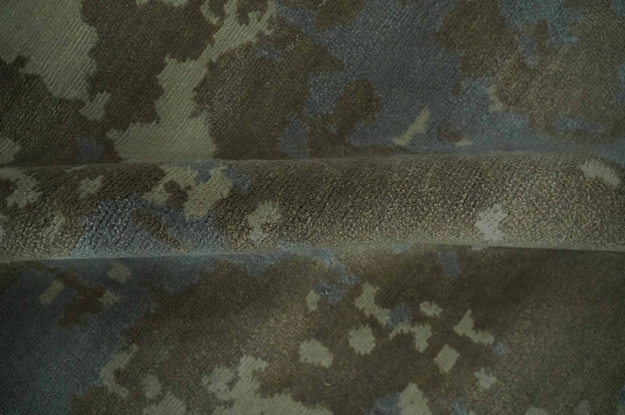 Modern abstract Beige, Olive and Gray 6x9 Hand Knotted Wool and Art Silk Area Rug - Image 7