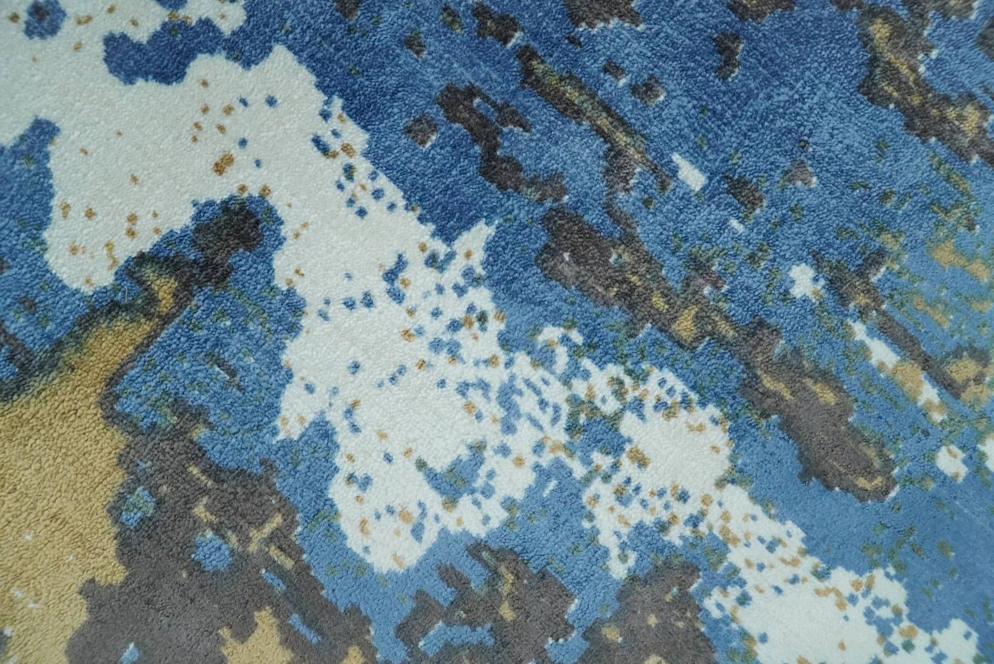 5.8x7.11 Modern Abstract Blue and Brown Rug made with Art Silk - Image 4