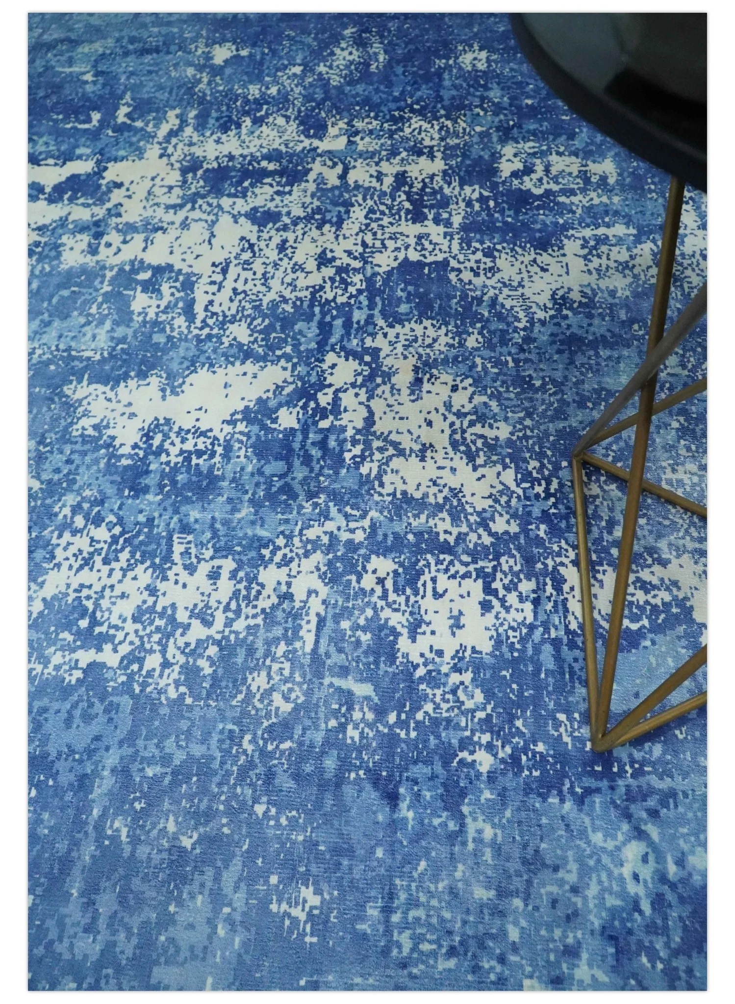 Modern Abstract Blue and Ivory Hand loom 5.6x8 Wool and Viscose Area Rug - Image 4