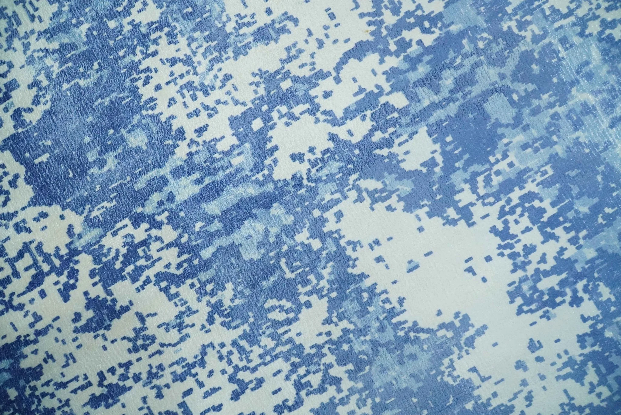Modern Abstract Blue and Ivory Hand loom 5.6x8 Wool and Viscose Area Rug - Image 5