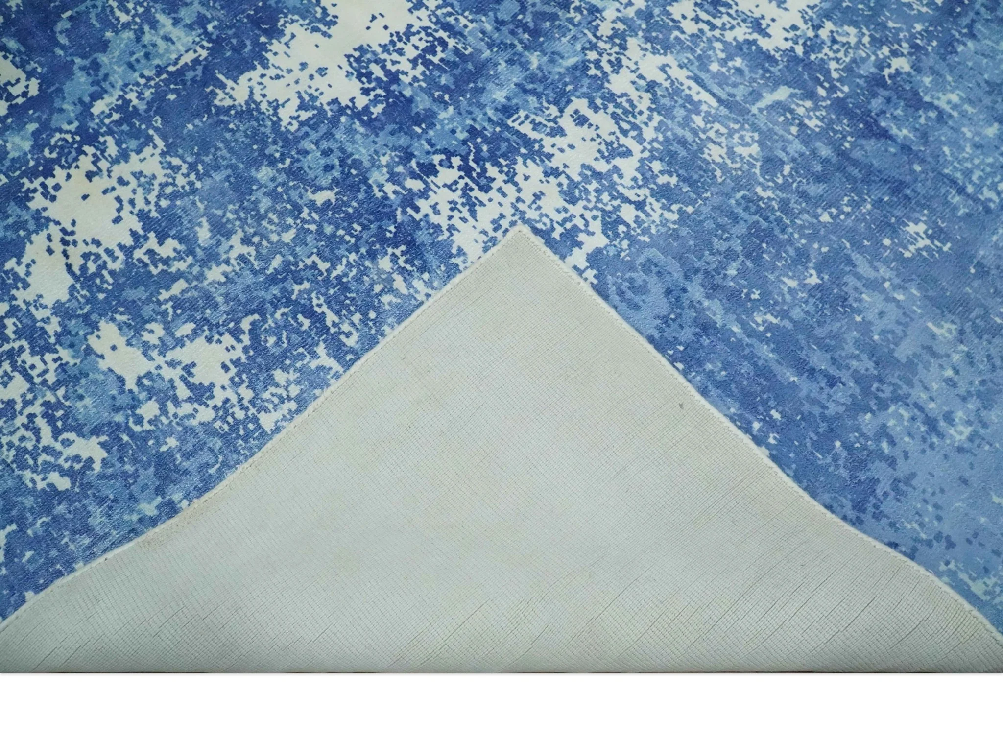 Modern Abstract Blue and Ivory Hand loom 5.6x8 Wool and Viscose Area Rug - Image 8