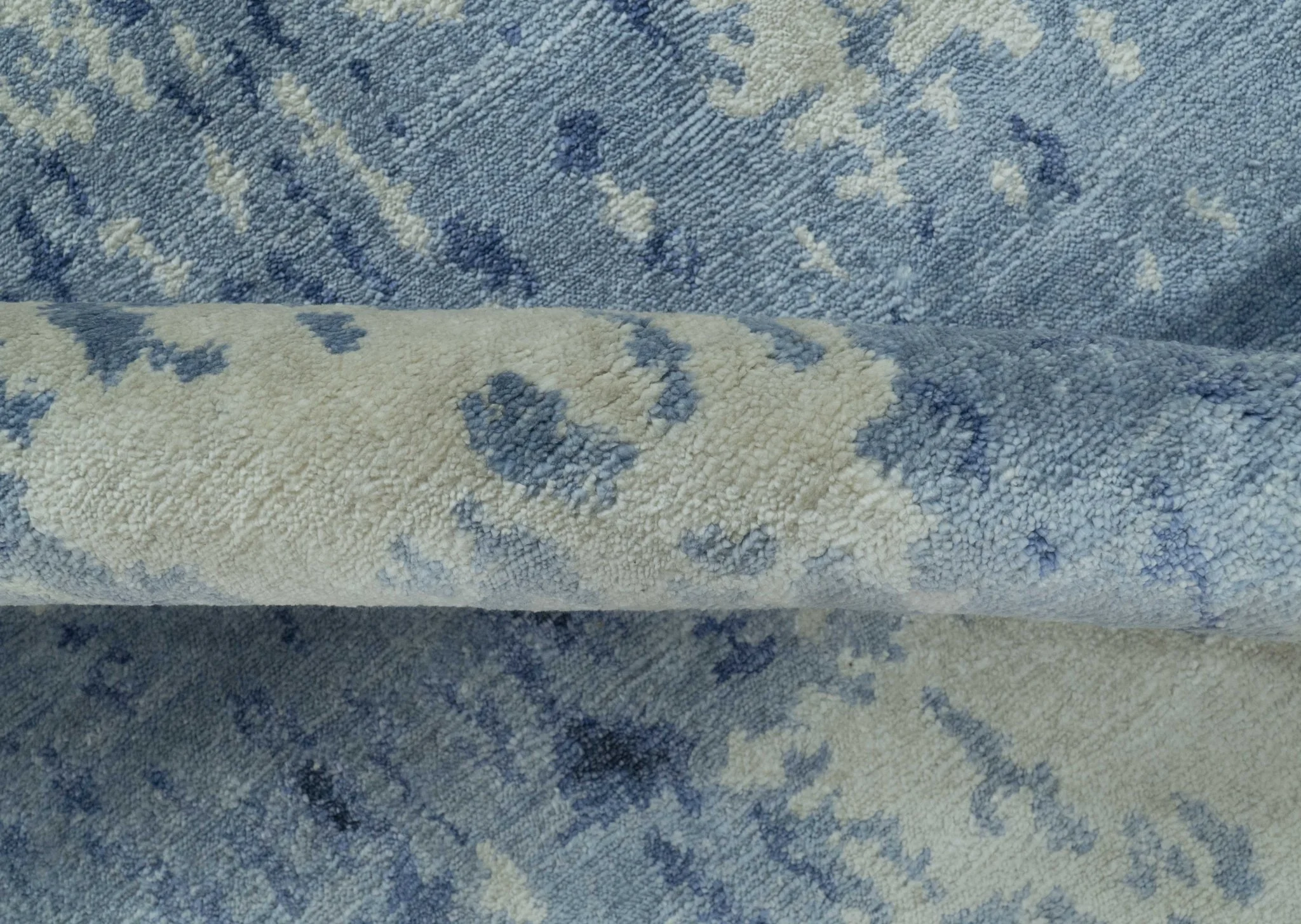 Modern Abstract Design Beige And Blue 9x12 Hand Knotted Bamboo Silk Area Rug - Image 6